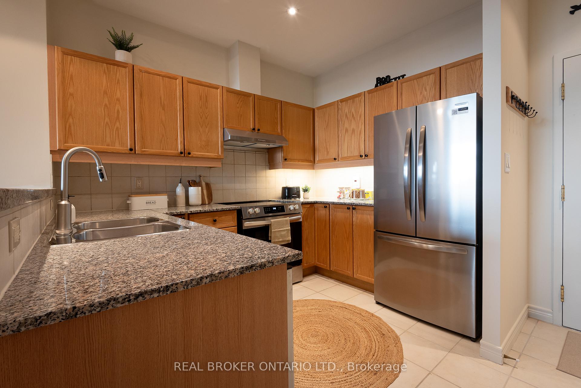 Photo 12 of Unit 404, 1 Leaside Park Drive, Toronto, Thorncliffe Park — HOMEH