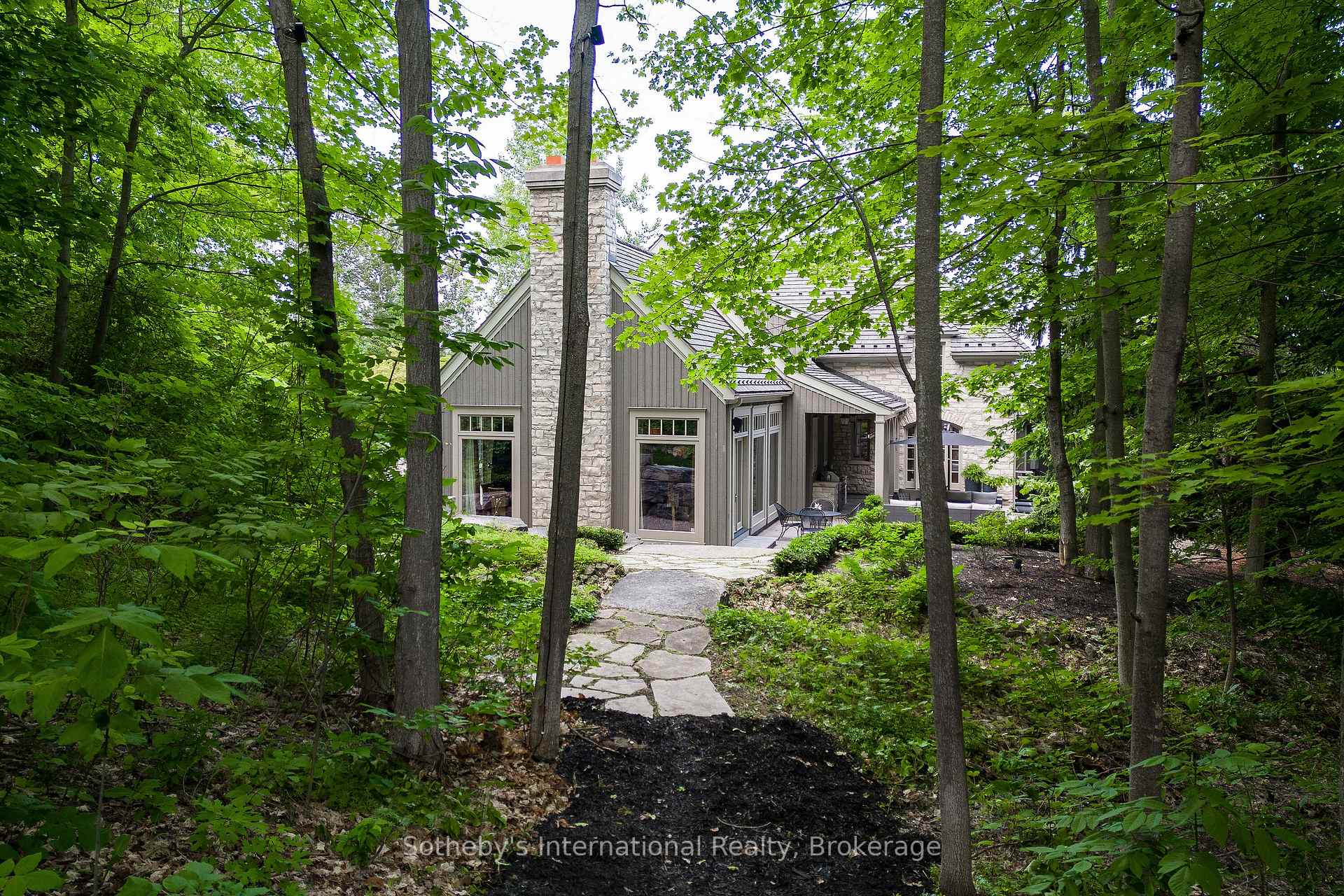 Photo 35 of 114 Hemlock Court, Blue Mountains — HOMEH