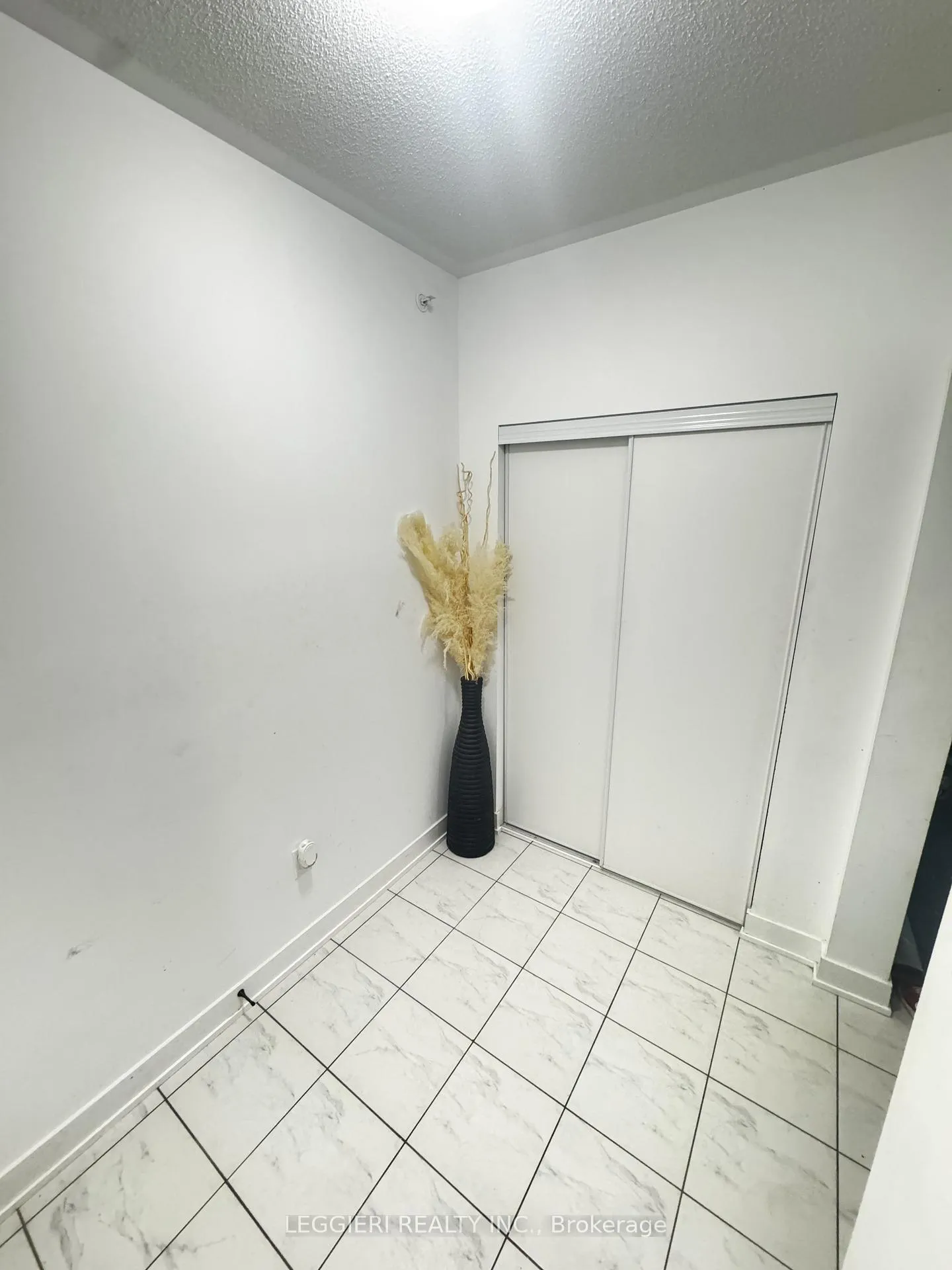 Photo 7 of Unit 615, 4 Spice Way, Barrie, Rural Barrie Southeast — HOMEH