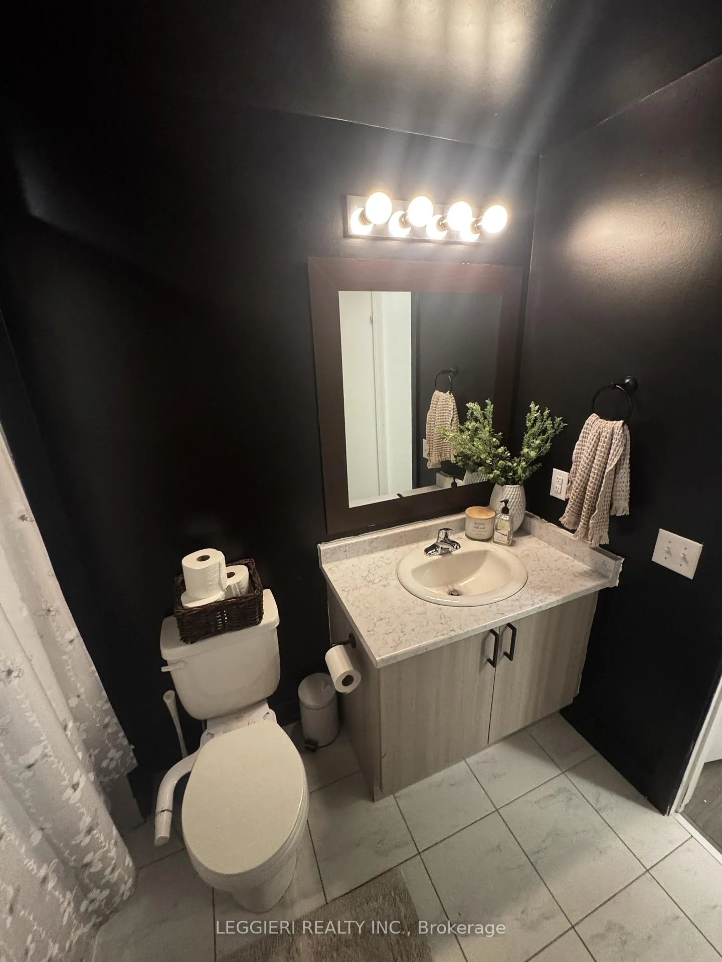Photo 27 of Unit 615, 4 Spice Way, Barrie, Rural Barrie Southeast — HOMEH
