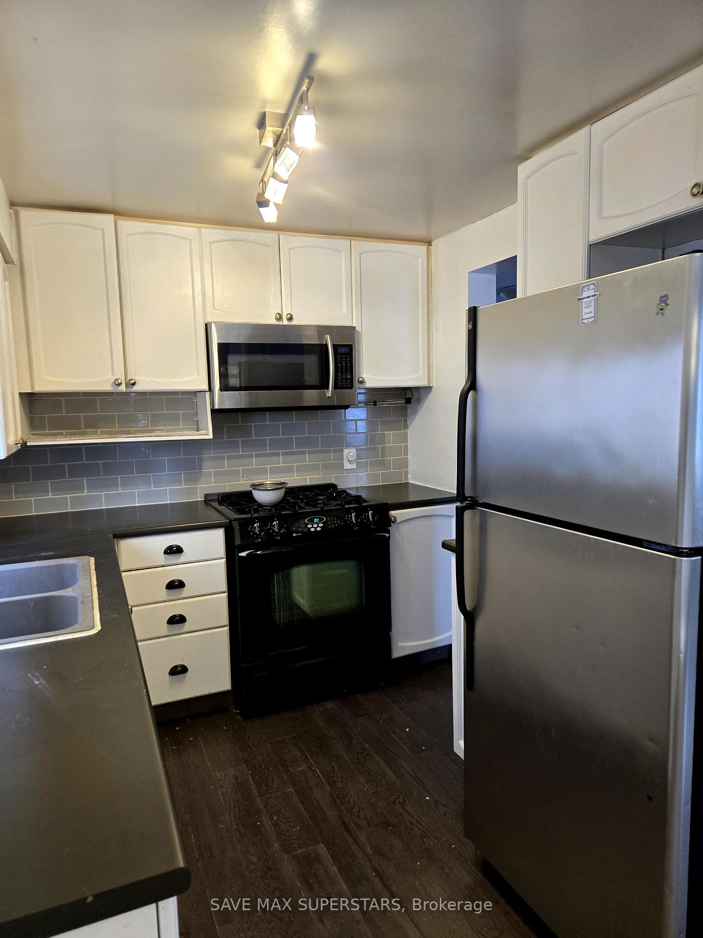 Photo 7 of 94 Wessenger Drive, Barrie, Holly — HOMEH