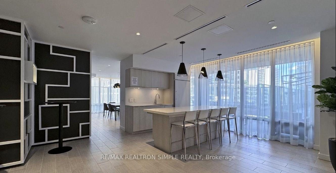 Photo 15 of Unit 702, 195 Redpath Avenue, Toronto, Mount Pleasant West — HOMEH
