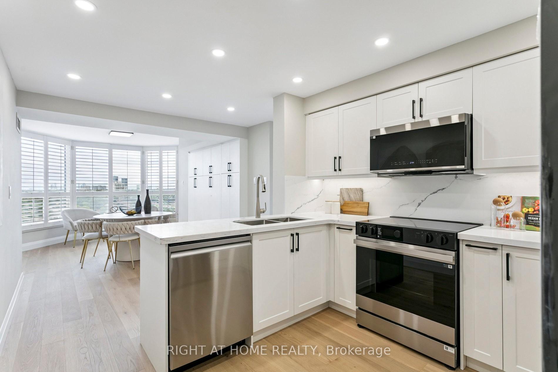Photo 9 of Unit 1611, 7300 Yonge Street, Vaughan, Crestwood-Springfarm-Yorkhill — HOMEH