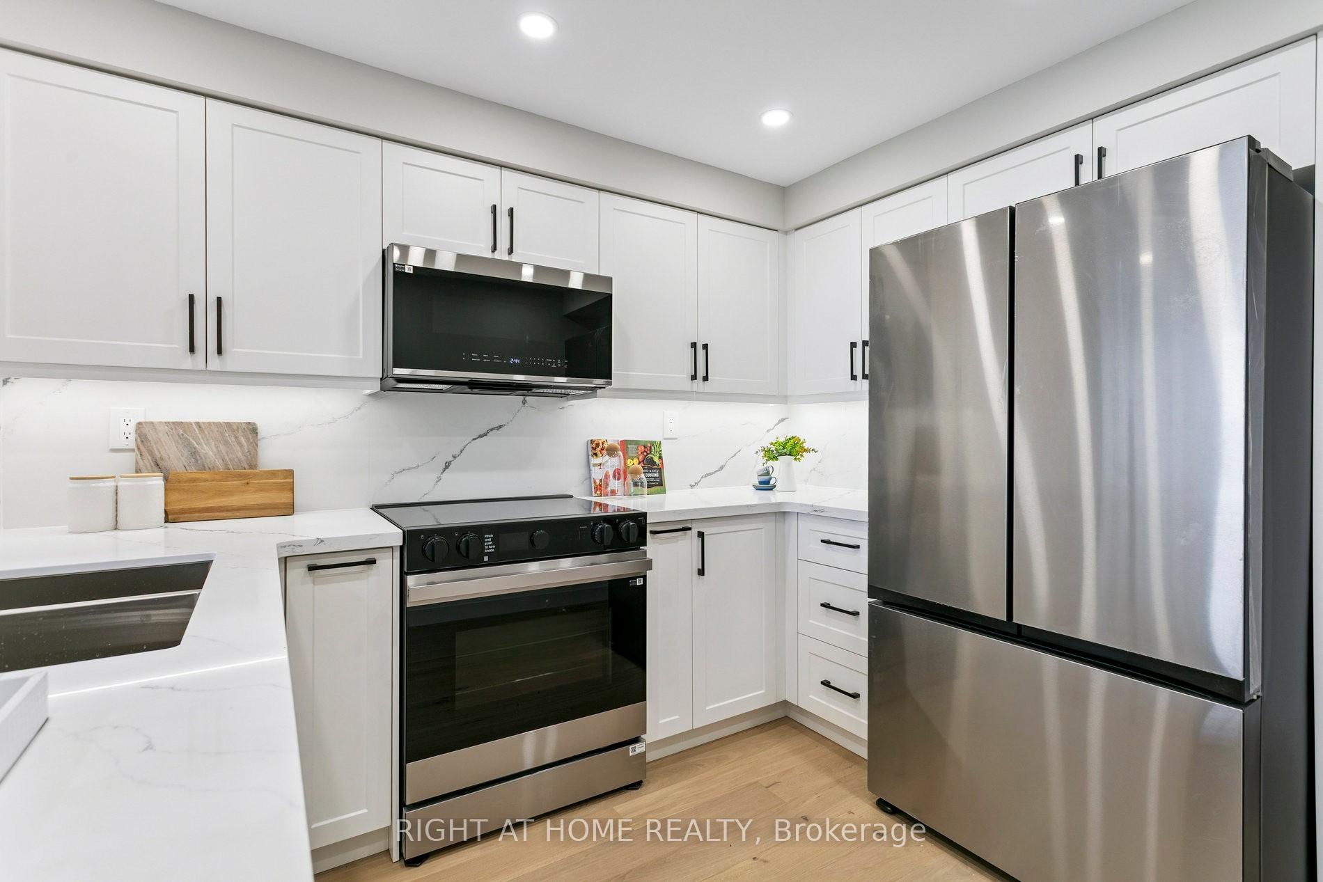 Photo 10 of Unit 1611, 7300 Yonge Street, Vaughan, Crestwood-Springfarm-Yorkhill — HOMEH