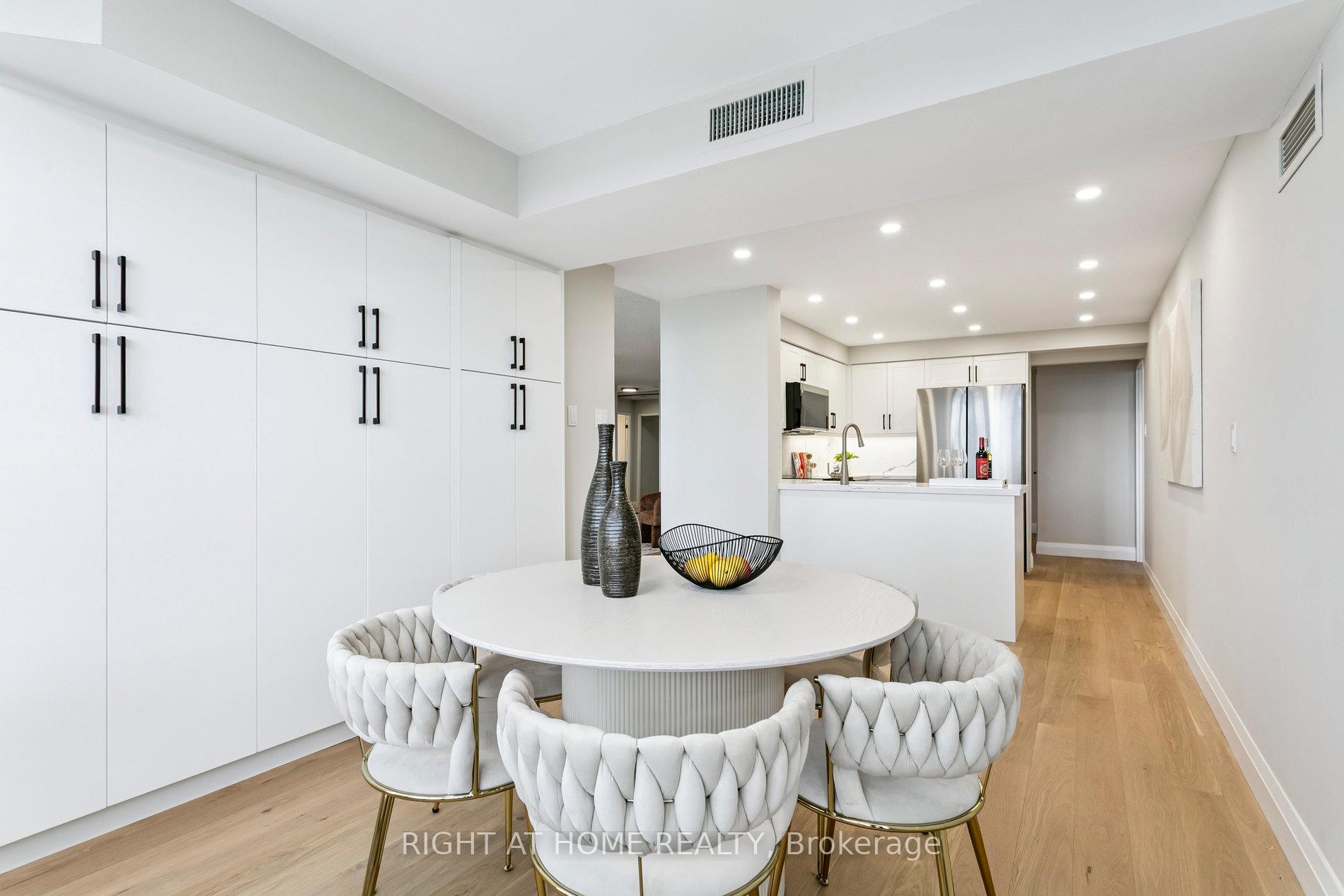 Photo 12 of Unit 1611, 7300 Yonge Street, Vaughan, Crestwood-Springfarm-Yorkhill — HOMEH