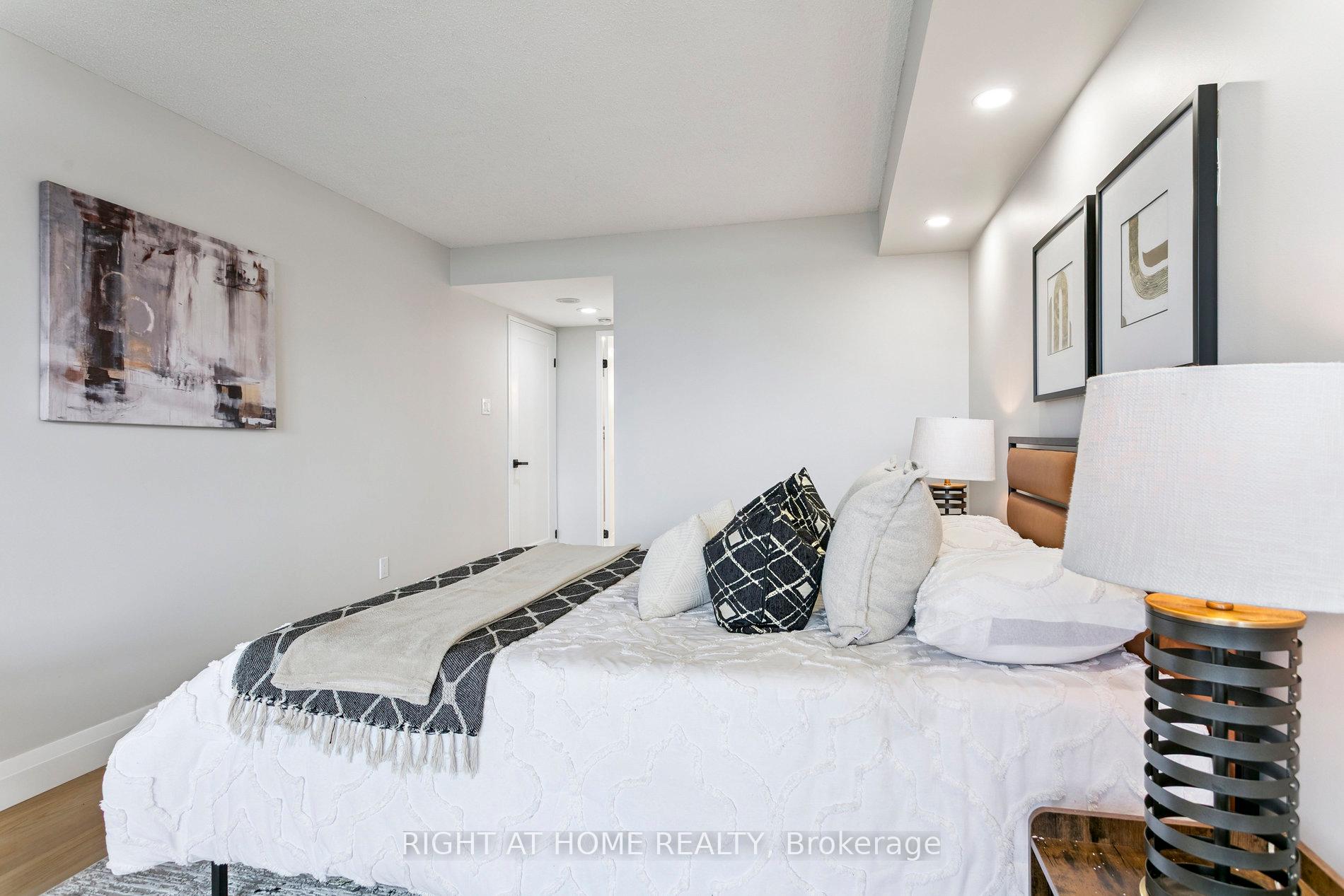 Photo 19 of Unit 1611, 7300 Yonge Street, Vaughan, Crestwood-Springfarm-Yorkhill — HOMEH