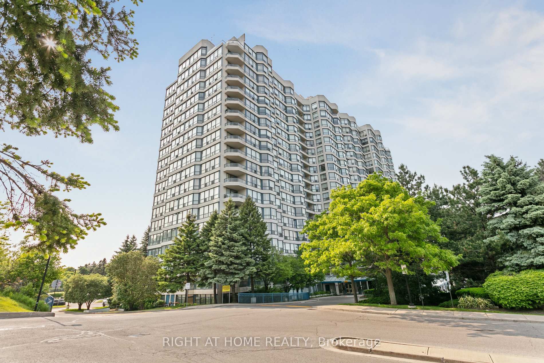 Photo 35 of Unit 1611, 7300 Yonge Street, Vaughan, Crestwood-Springfarm-Yorkhill — HOMEH