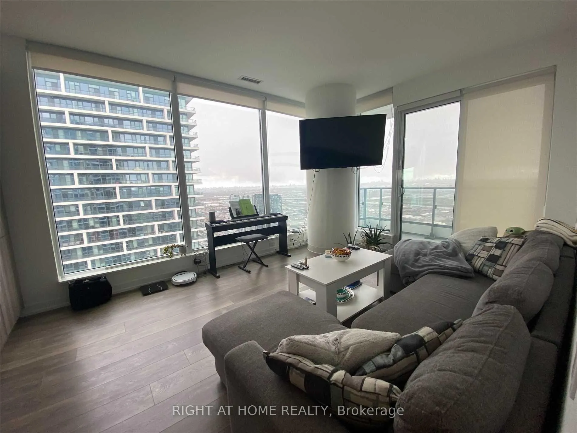 Front of Unit 5703, 898 Portage Parkway