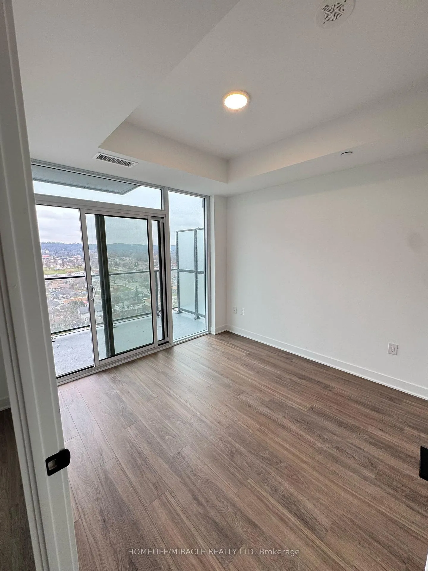 Photo 4 of Unit 1219, 2782 Barton Street E, Hamilton, Riverdale — HOMEH