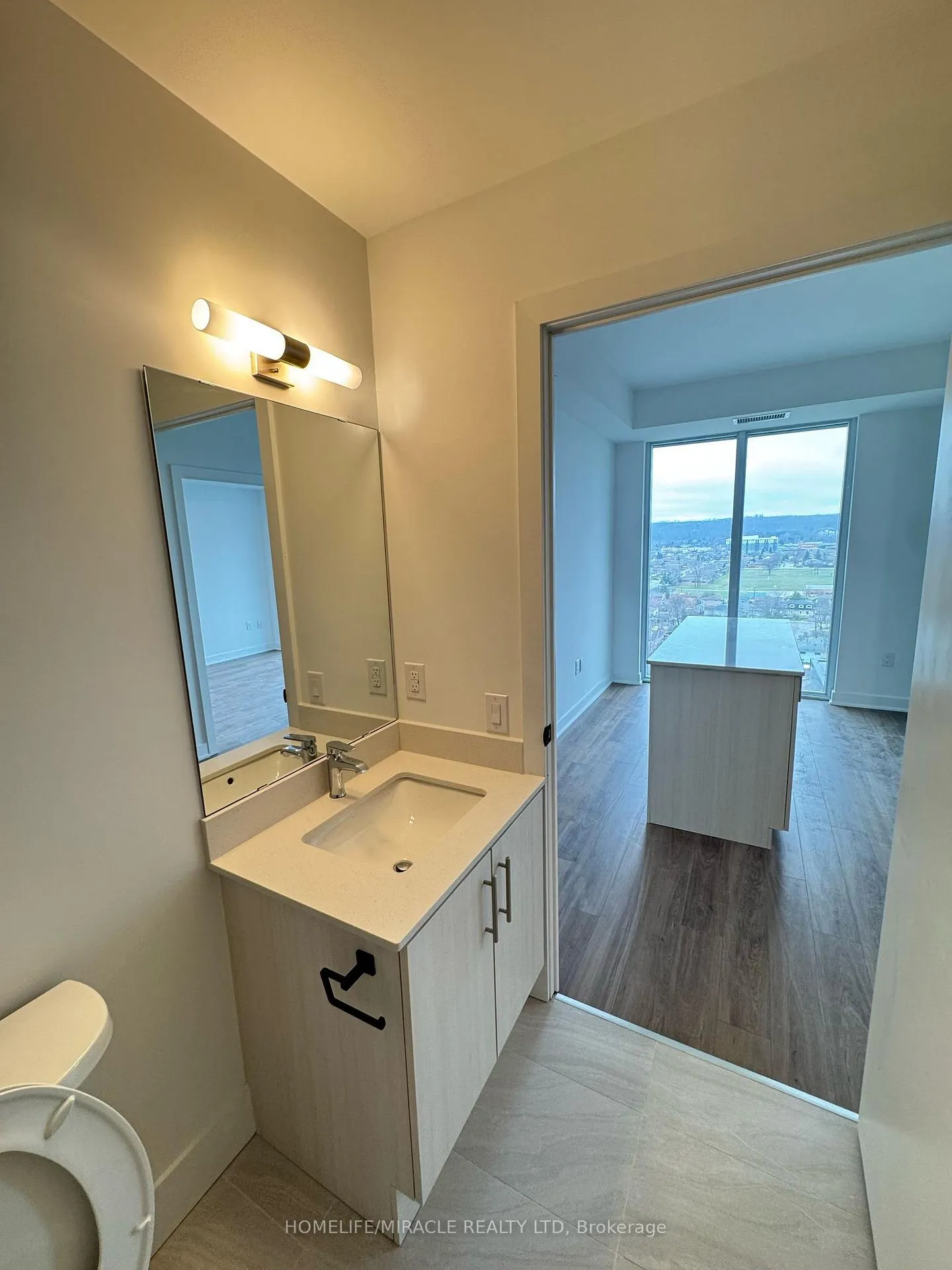 Photo 6 of Unit 1219, 2782 Barton Street E, Hamilton, Riverdale — HOMEH