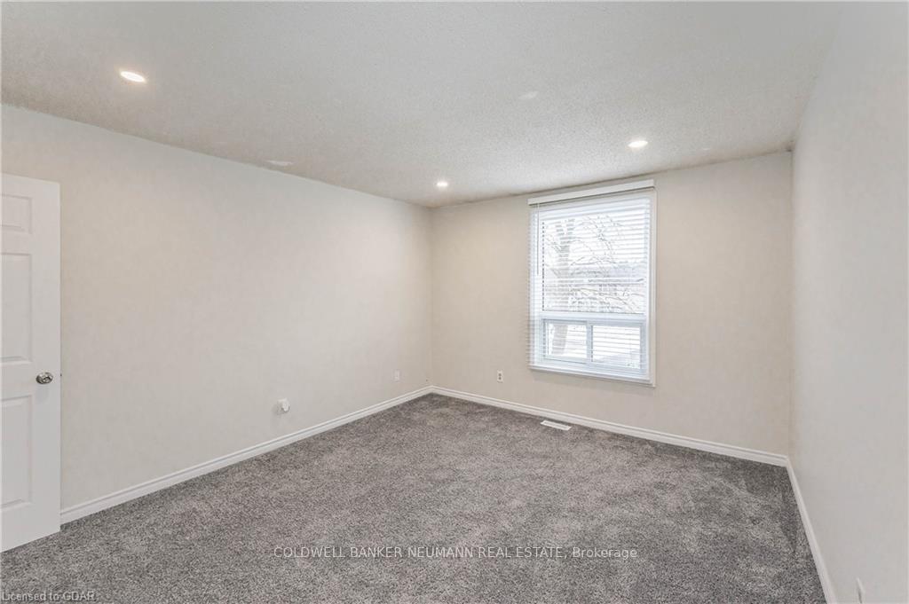 Photo 4 of Unit 7, 125 Janefield Avenue, Guelph, Dovercliffe Park/Old University — HOMEH