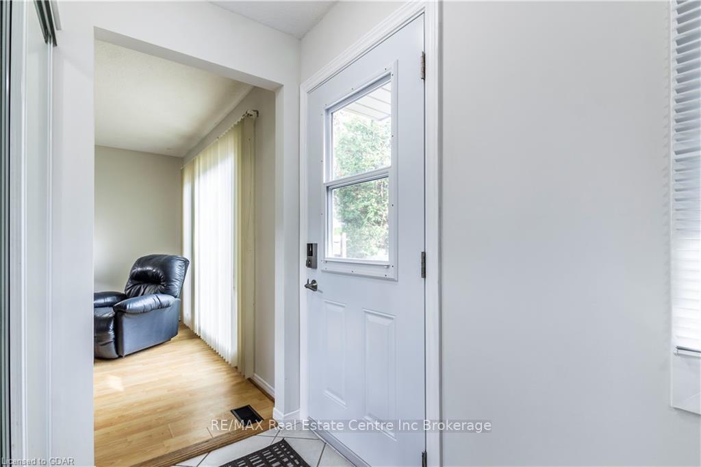 Photo 3 of 32 Wilsonview Avenue, Guelph, Dovercliffe Park/Old University — HOMEH