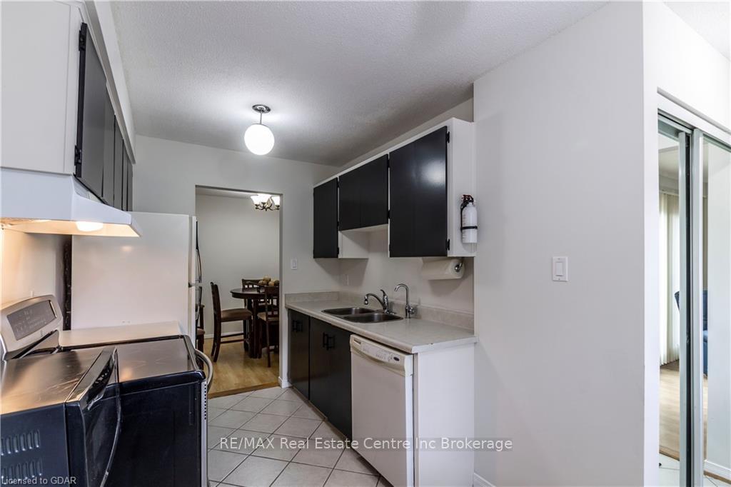 Photo 12 of 32 Wilsonview Avenue, Guelph, Dovercliffe Park/Old University — HOMEH