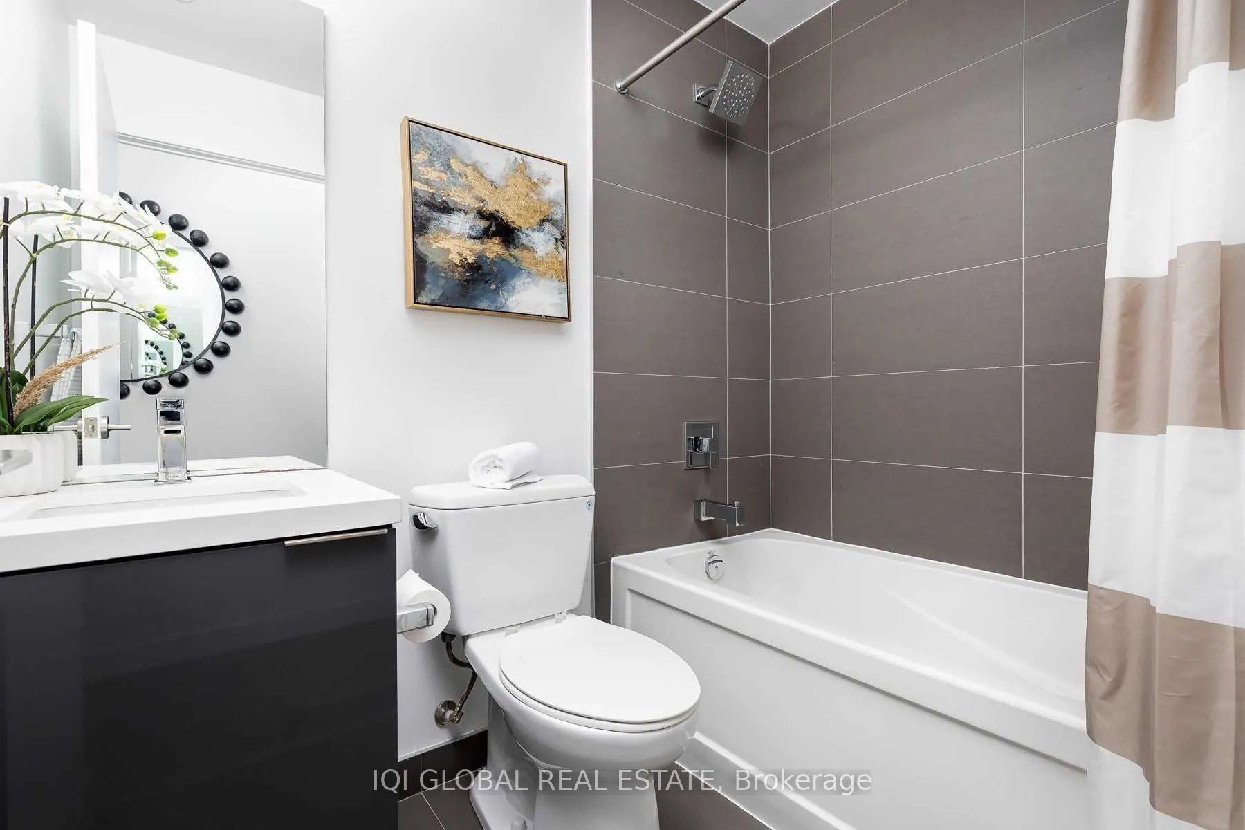 Photo 11 of Unit 2005, 8 Eglinton Avenue E, Toronto, Mount Pleasant West — HOMEH