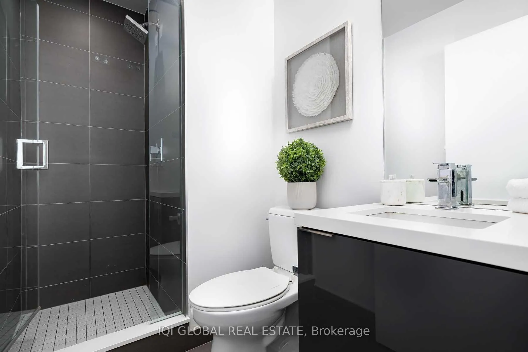 Photo 12 of Unit 2005, 8 Eglinton Avenue E, Toronto, Mount Pleasant West — HOMEH