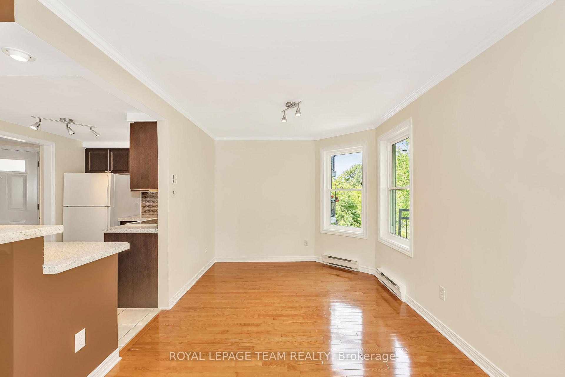 Photo 6 of Unit 1, 1121 Bavlie Avenue, Ottawa, Billings Bridge — HOMEH