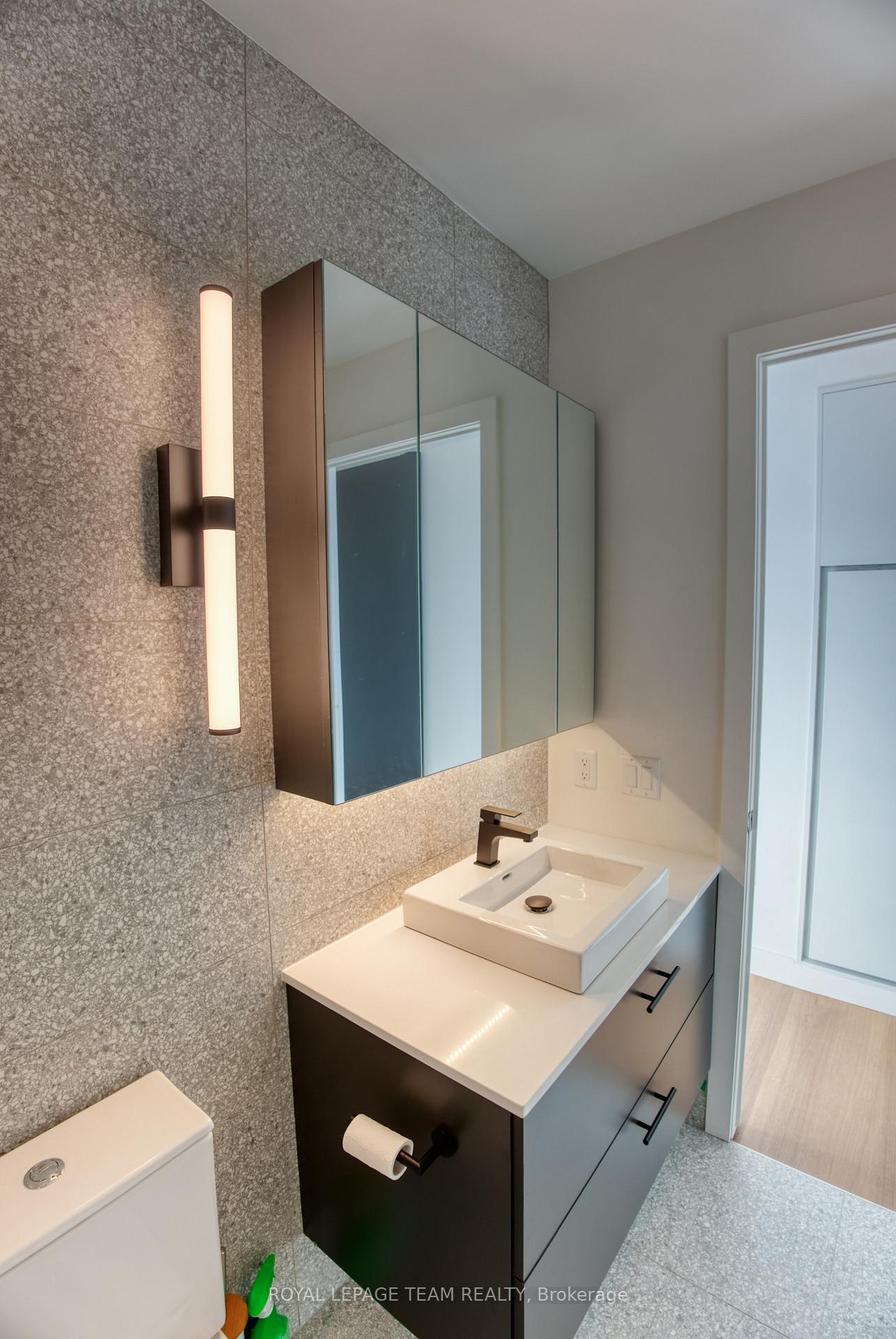 Photo 23 of Unit UPH1, 10 James Street, Ottawa, Ottawa Centre — HOMEH