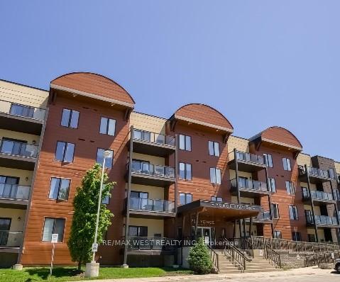 Front of Unit 402, 720 Yonge Street