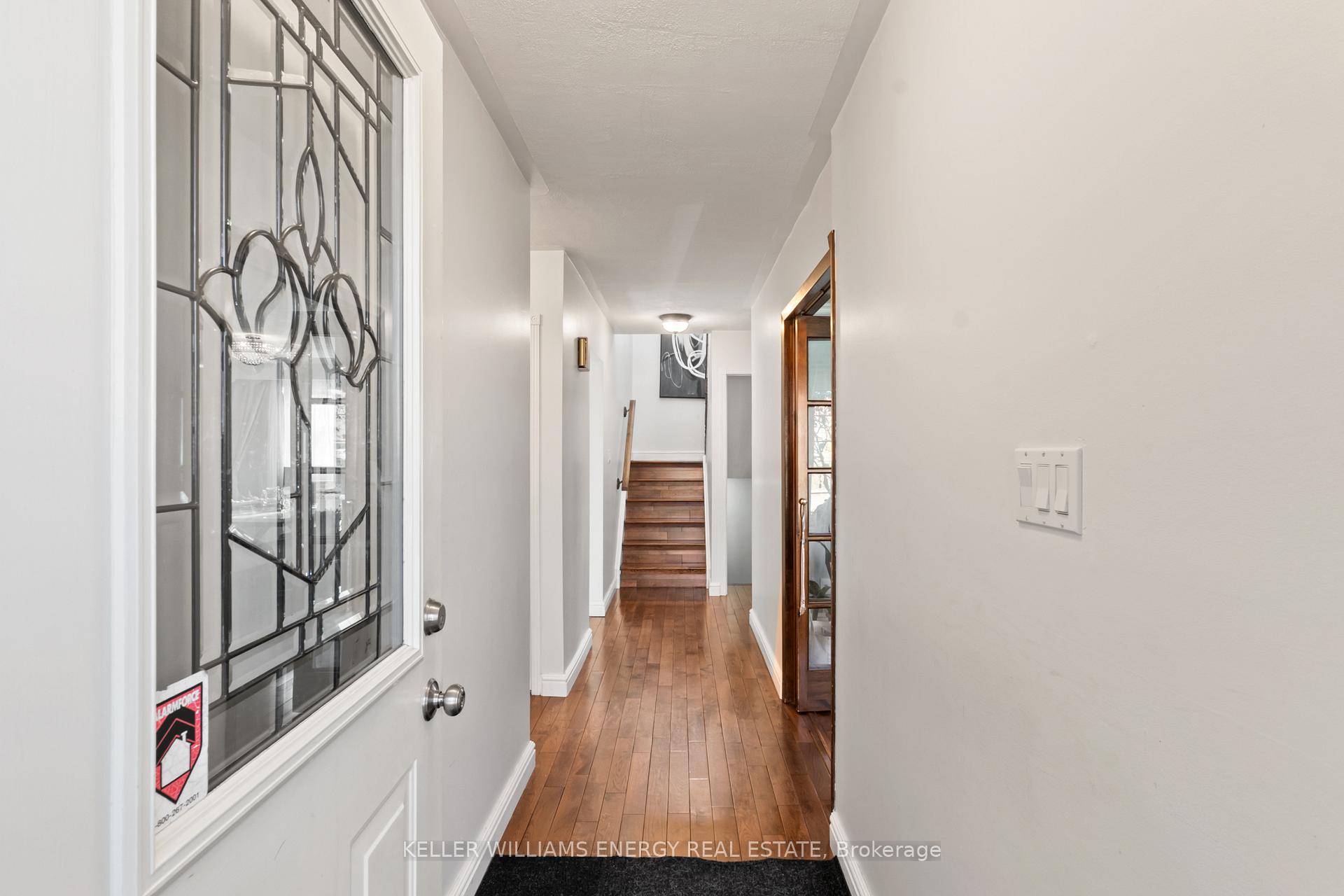 Photo 3 of 11 Hobbs Drive, Clarington, Bowmanville — HOMEH
