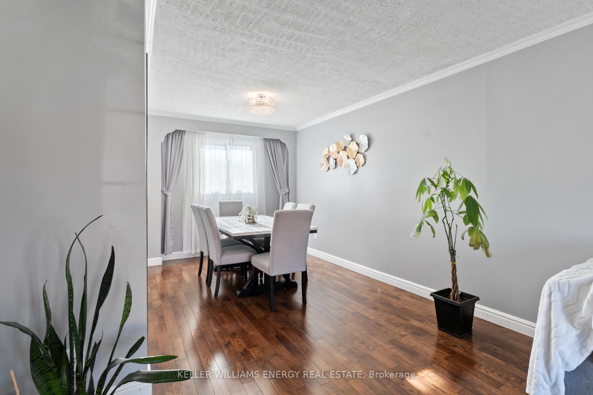 Photo 5 of 11 Hobbs Drive, Clarington, Bowmanville — HOMEH