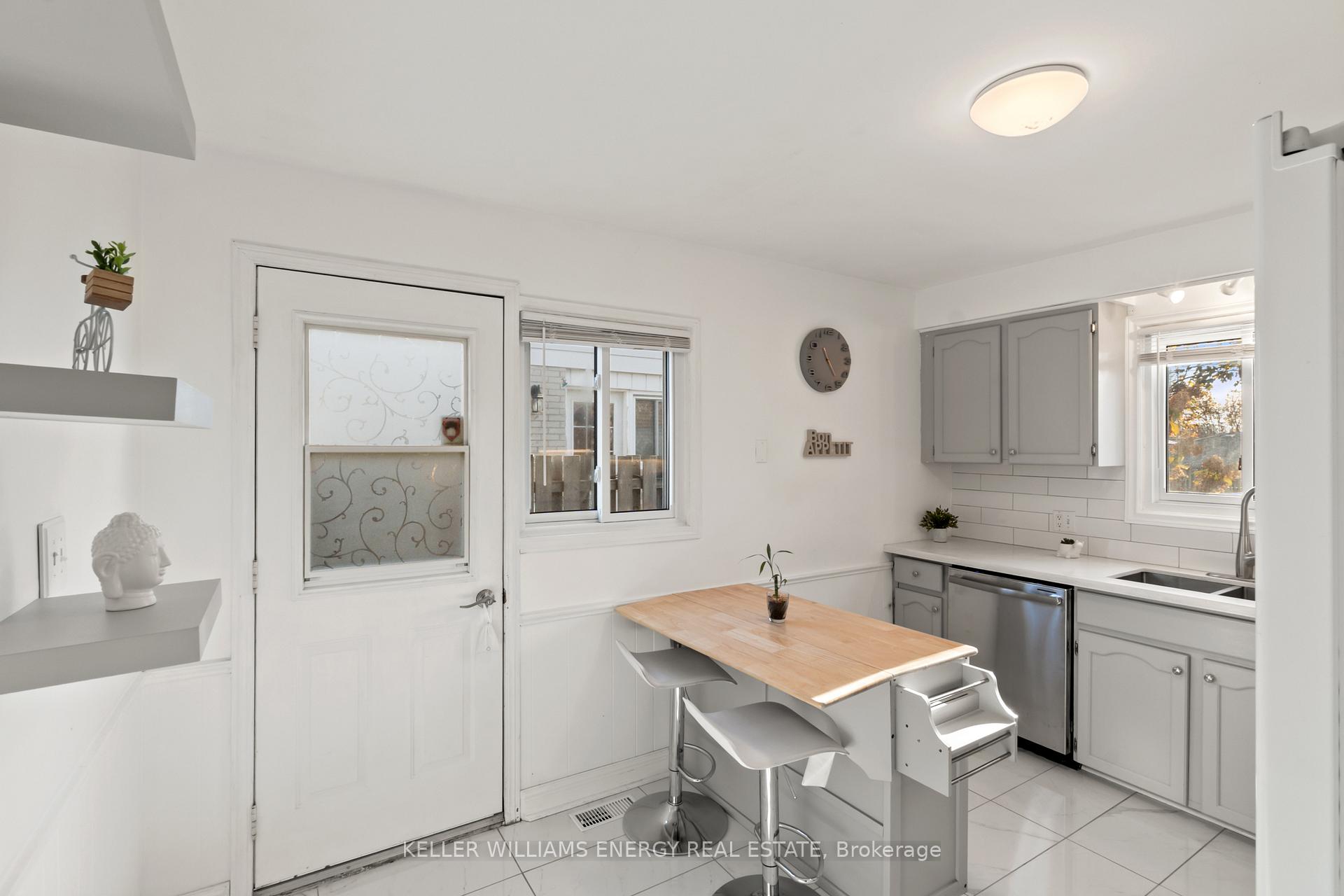 Photo 9 of 11 Hobbs Drive, Clarington, Bowmanville — HOMEH