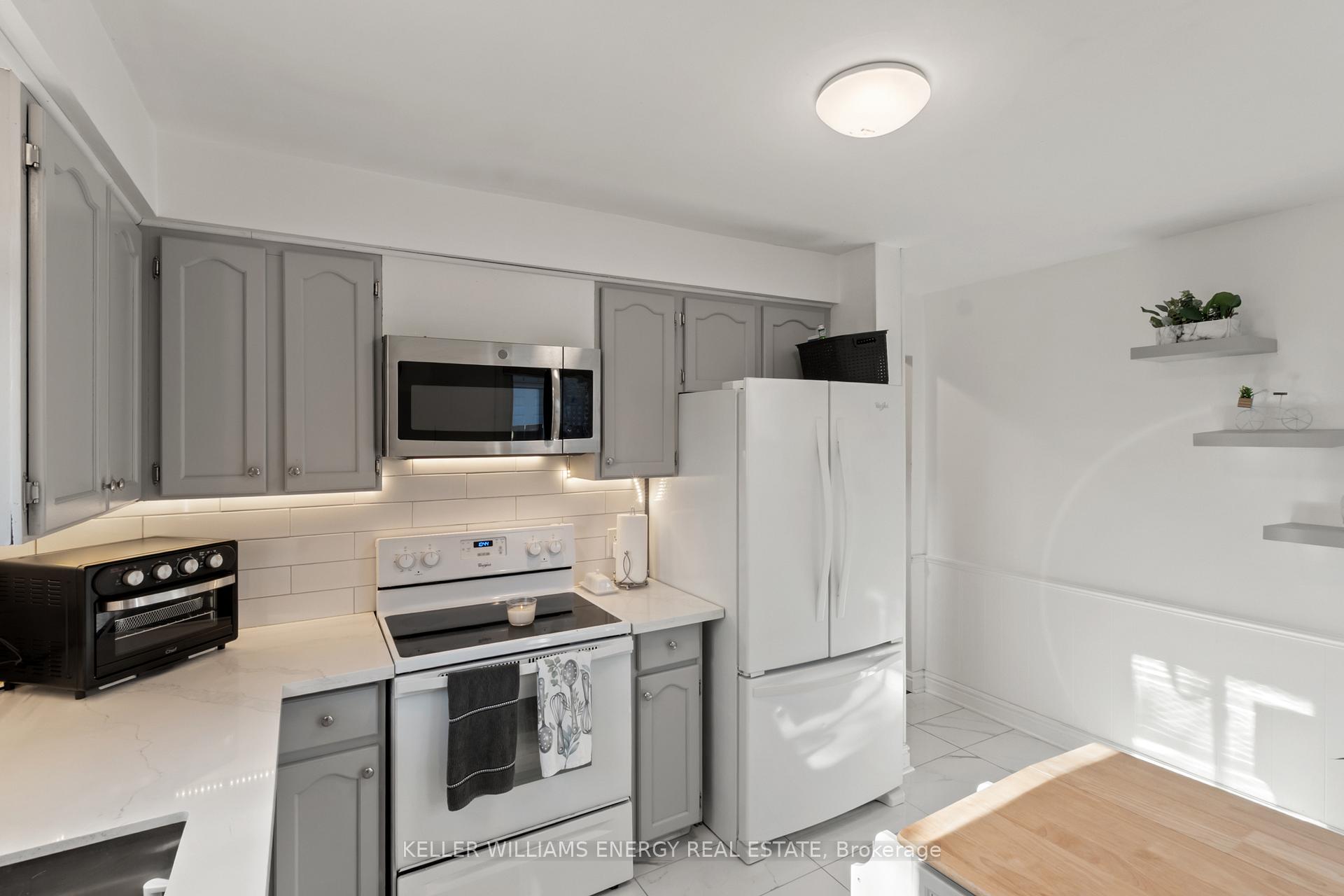 Photo 15 of 11 Hobbs Drive, Clarington, Bowmanville — HOMEH