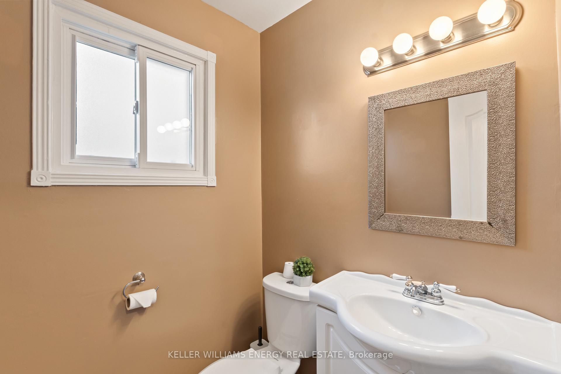 Photo 17 of 11 Hobbs Drive, Clarington, Bowmanville — HOMEH