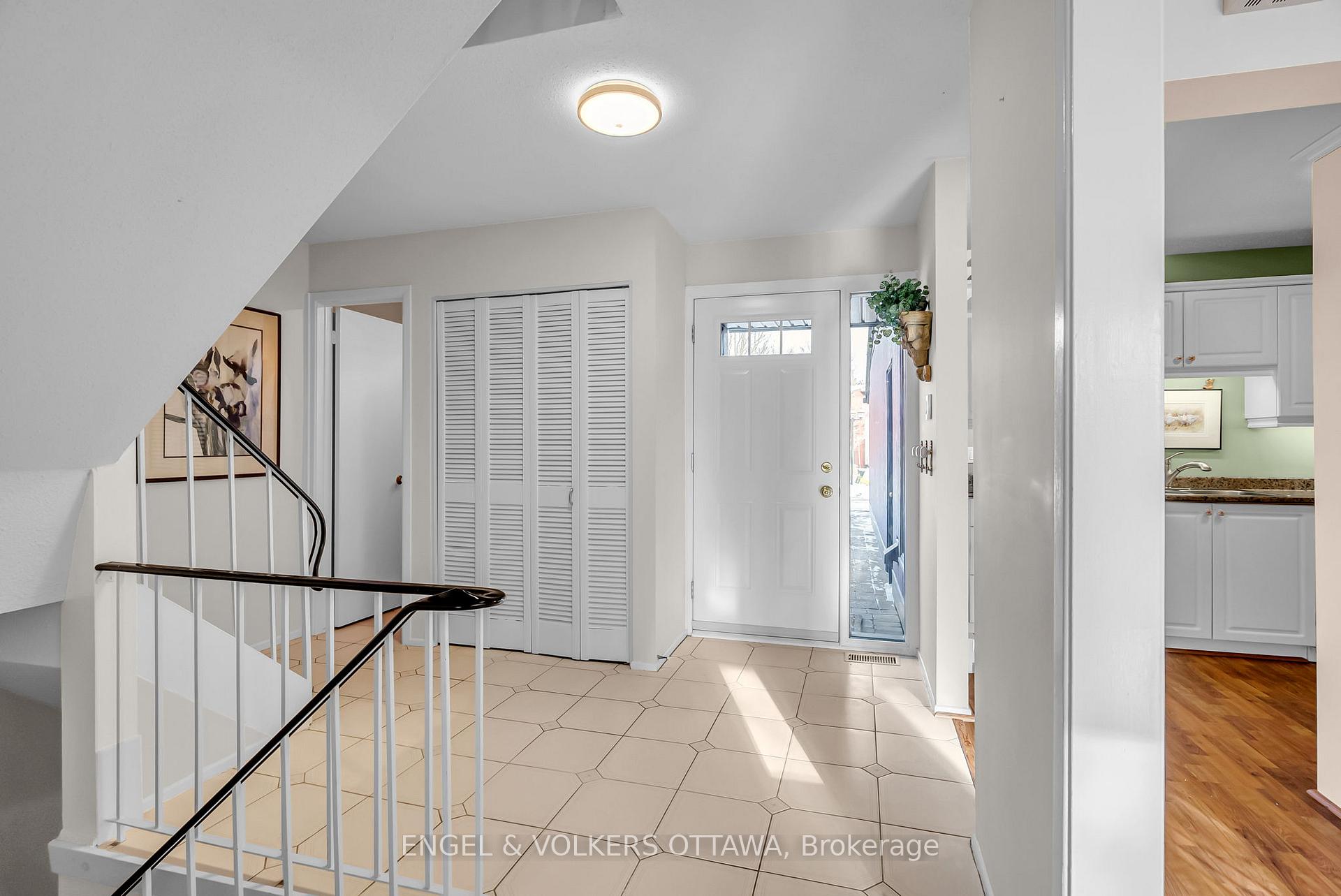 Photo 2 of Unit 52, 280 Mcclellan Road, Ottawa, Arlington Woods — HOMEH