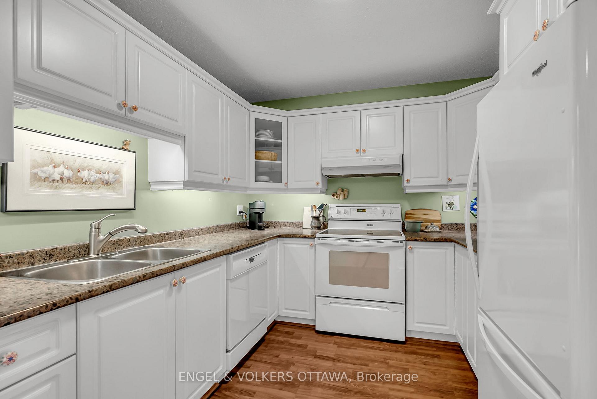 Photo 3 of Unit 52, 280 Mcclellan Road, Ottawa, Arlington Woods — HOMEH