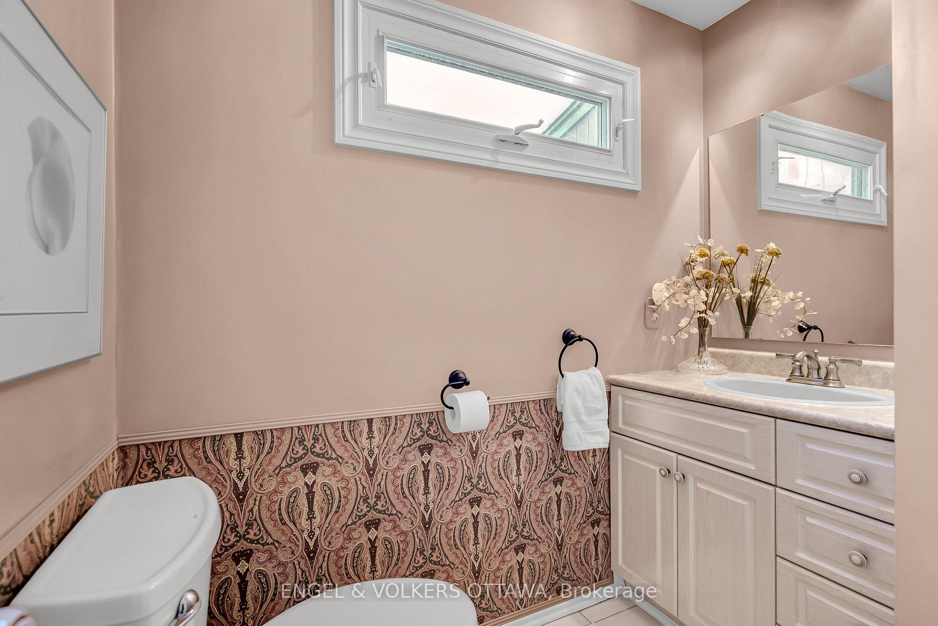 Photo 8 of Unit 52, 280 Mcclellan Road, Ottawa, Arlington Woods — HOMEH