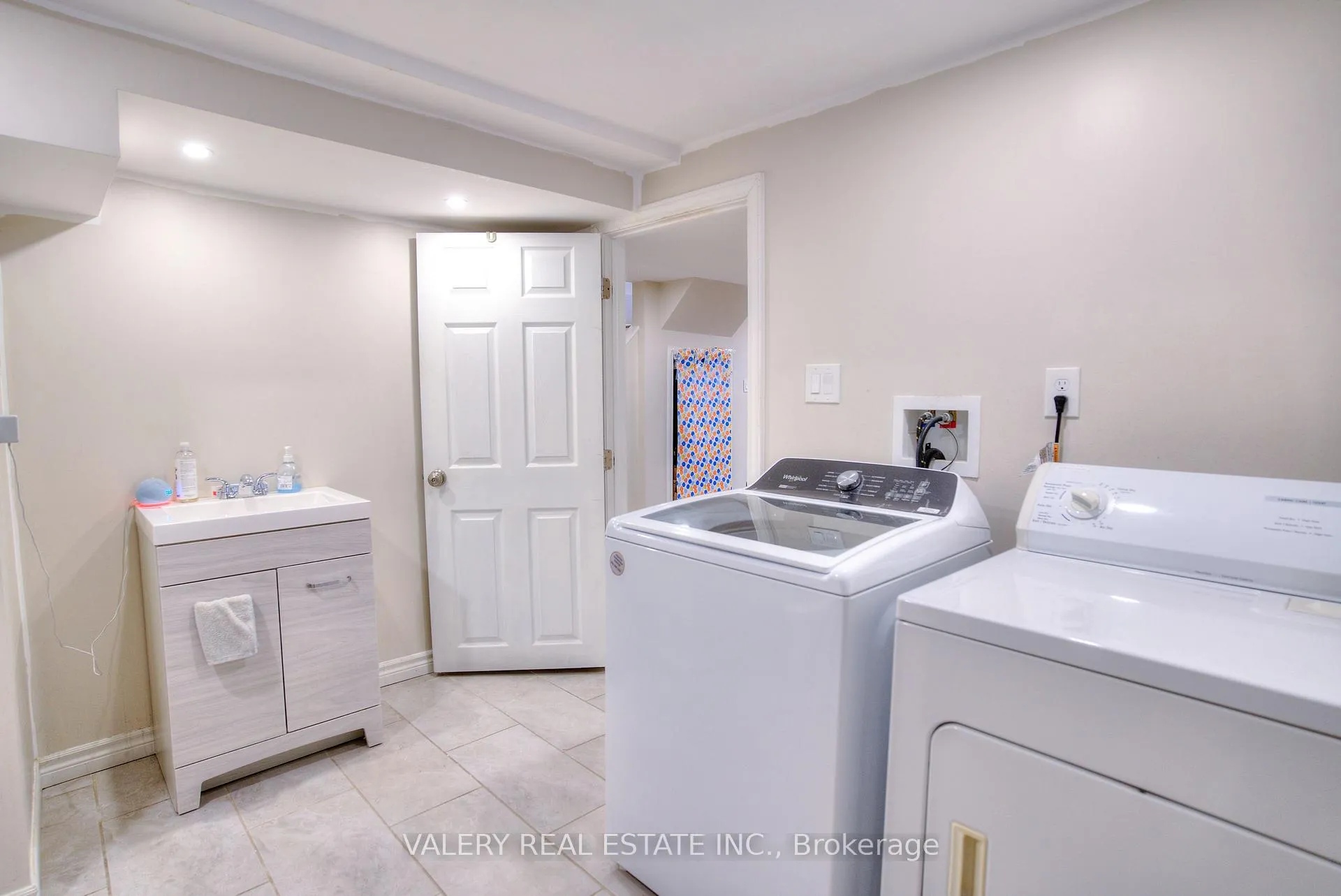 Photo 27 of 848 Attersley Dr, Oshawa, Pinecrest — HOMEH