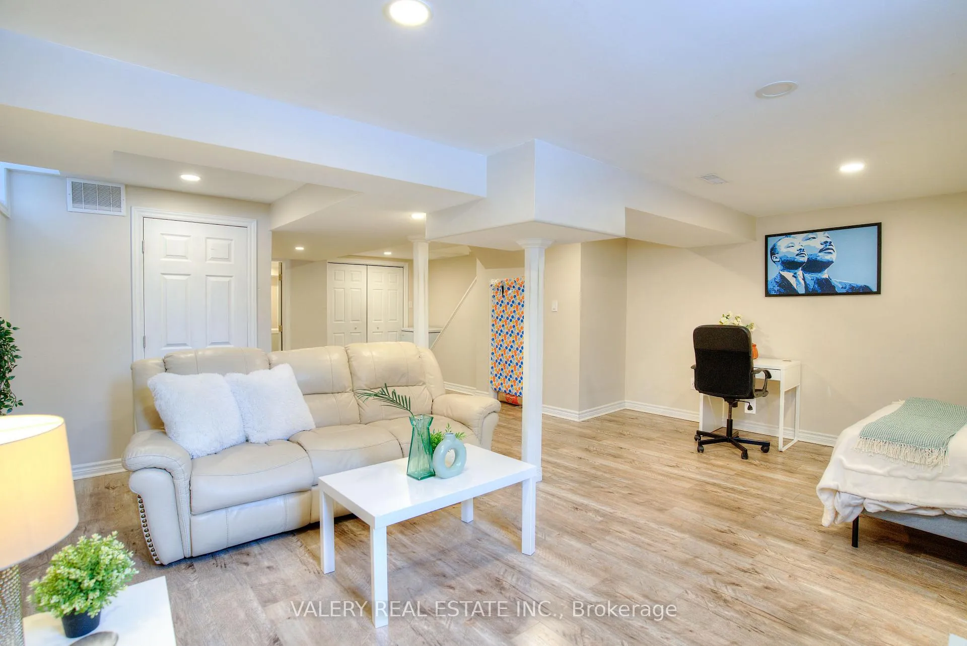 Photo 23 of 848 Attersley Dr, Oshawa, Pinecrest — HOMEH