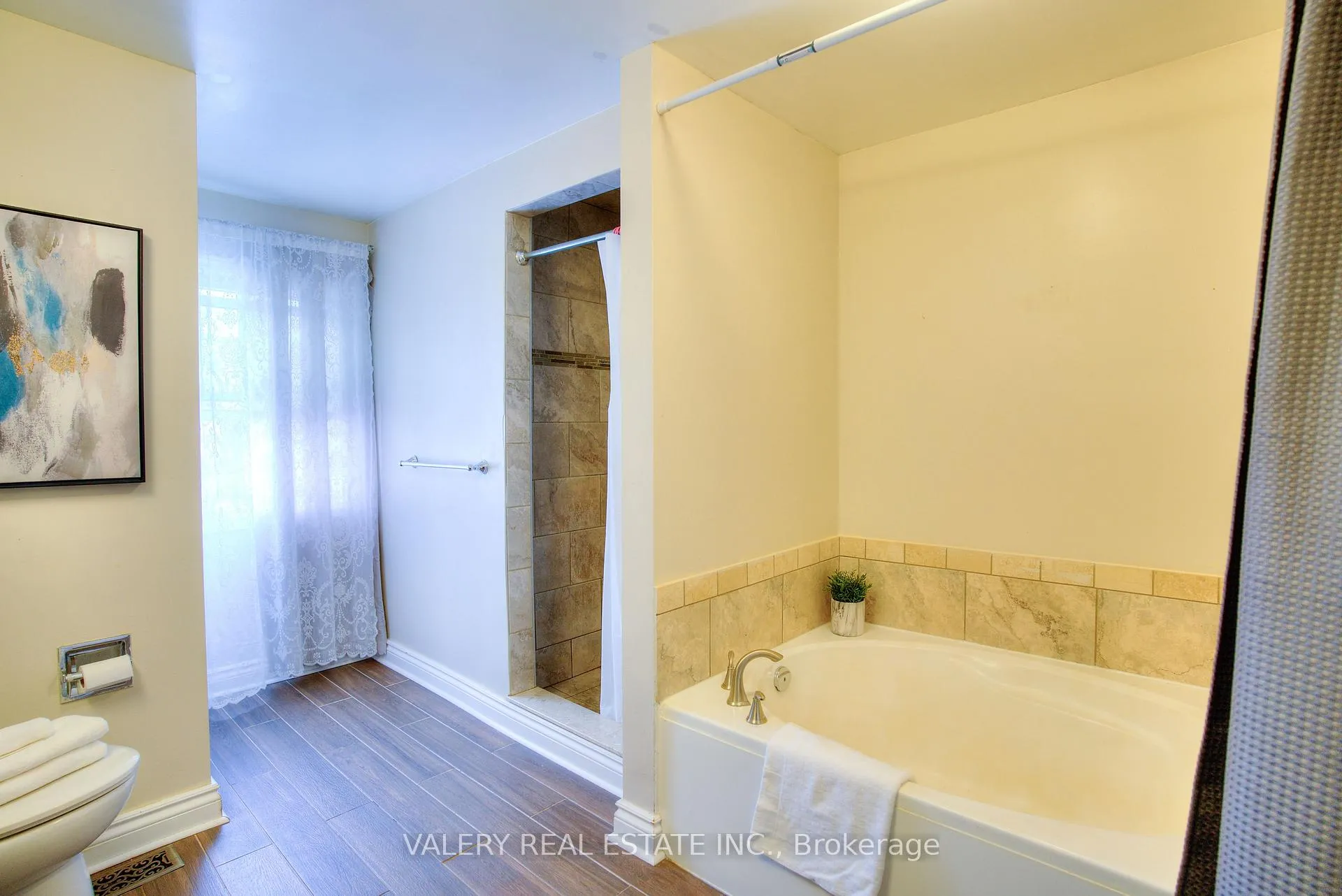 Photo 16 of 848 Attersley Dr, Oshawa, Pinecrest — HOMEH
