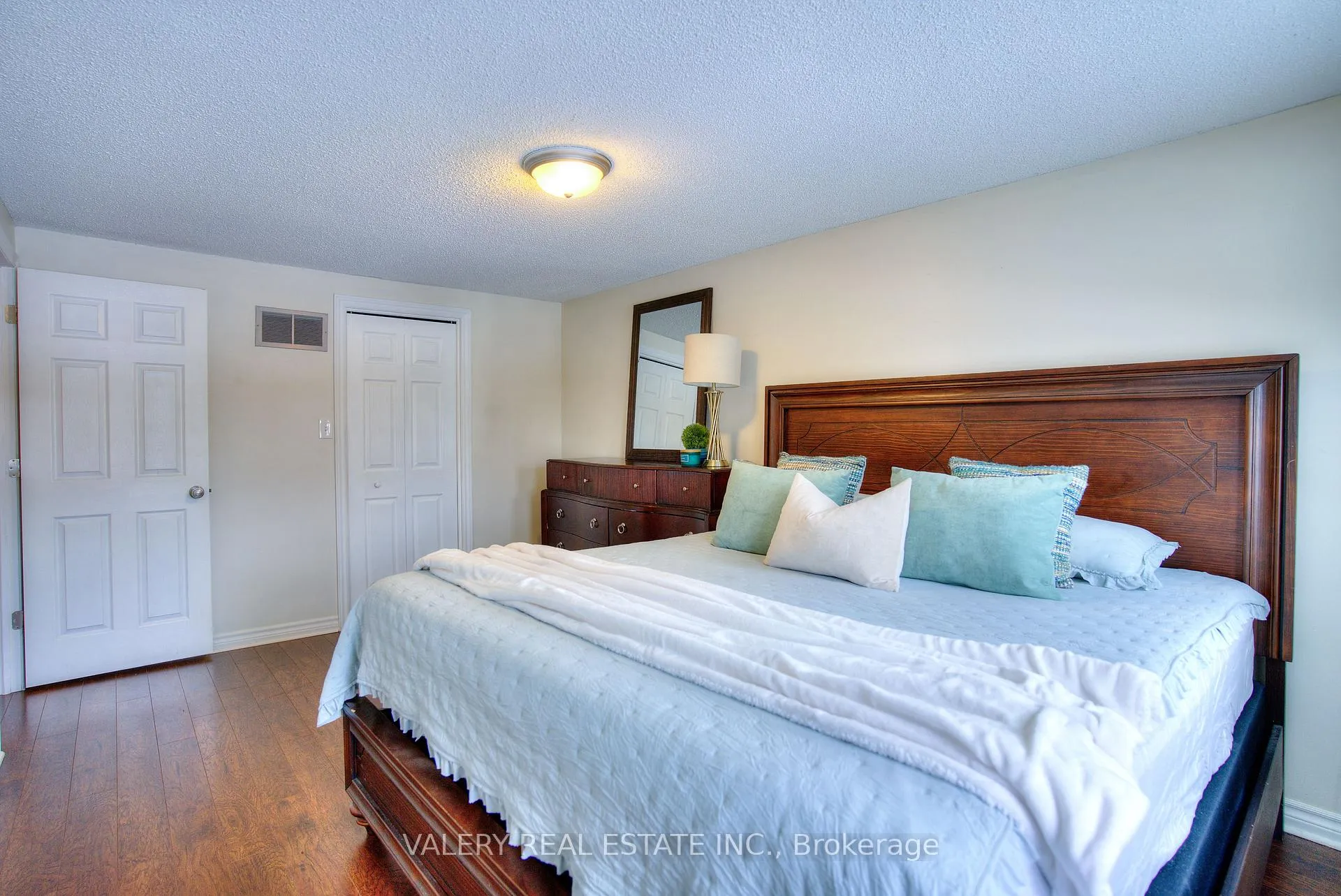 Photo 14 of 848 Attersley Dr, Oshawa, Pinecrest — HOMEH