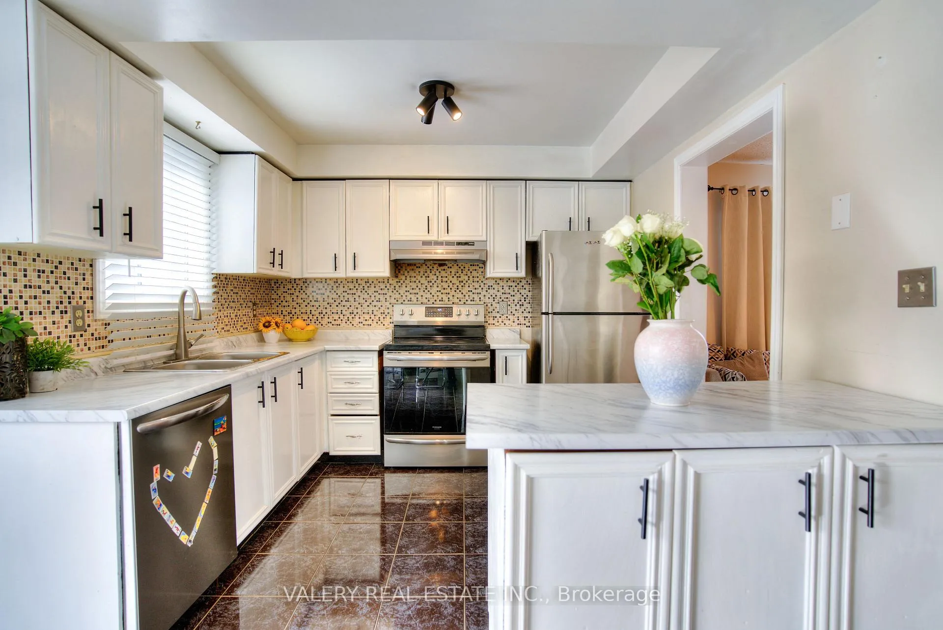 Photo 3 of 848 Attersley Dr, Oshawa, Pinecrest — HOMEH