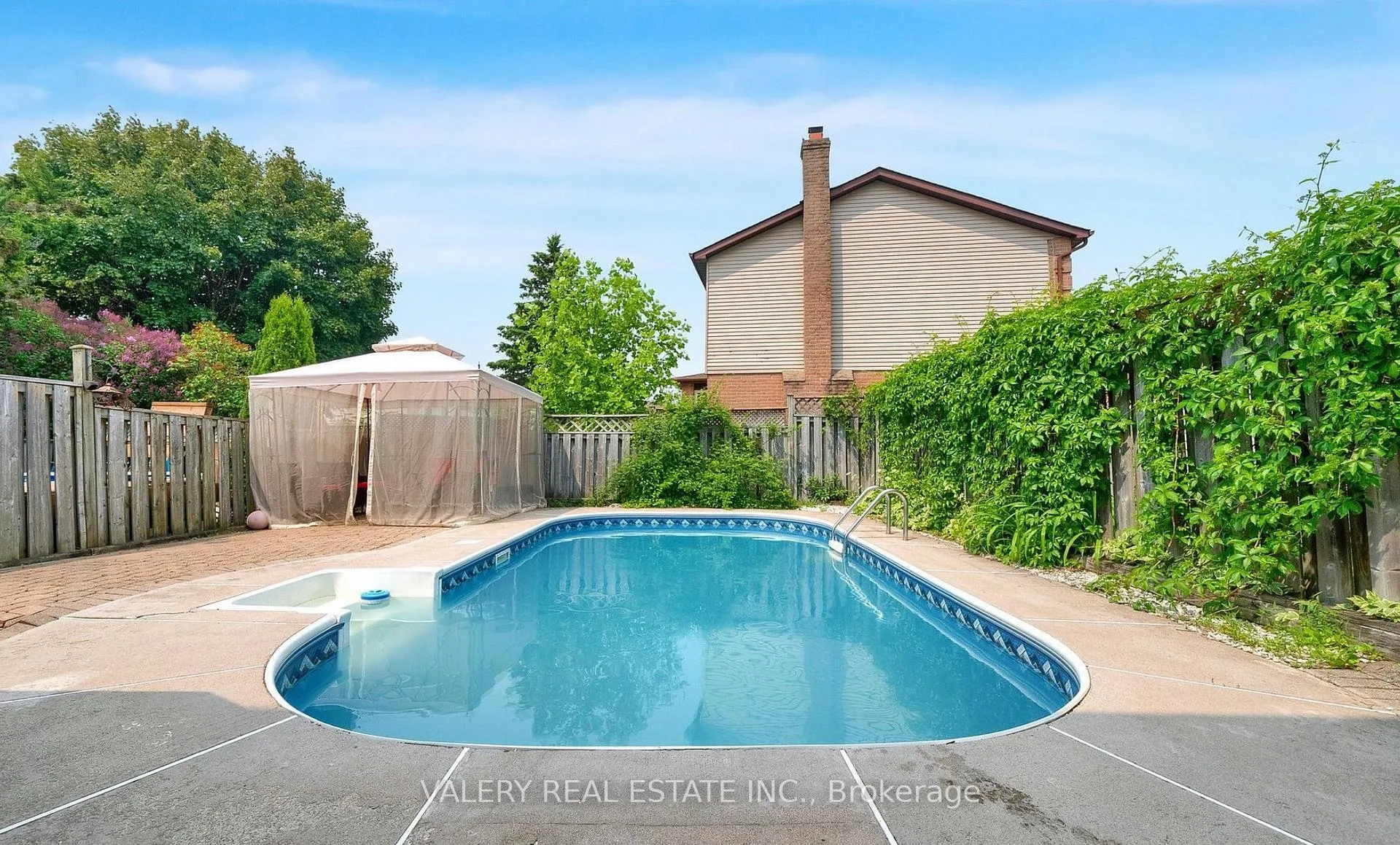 Photo 4 of 848 Attersley Dr, Oshawa, Pinecrest — HOMEH