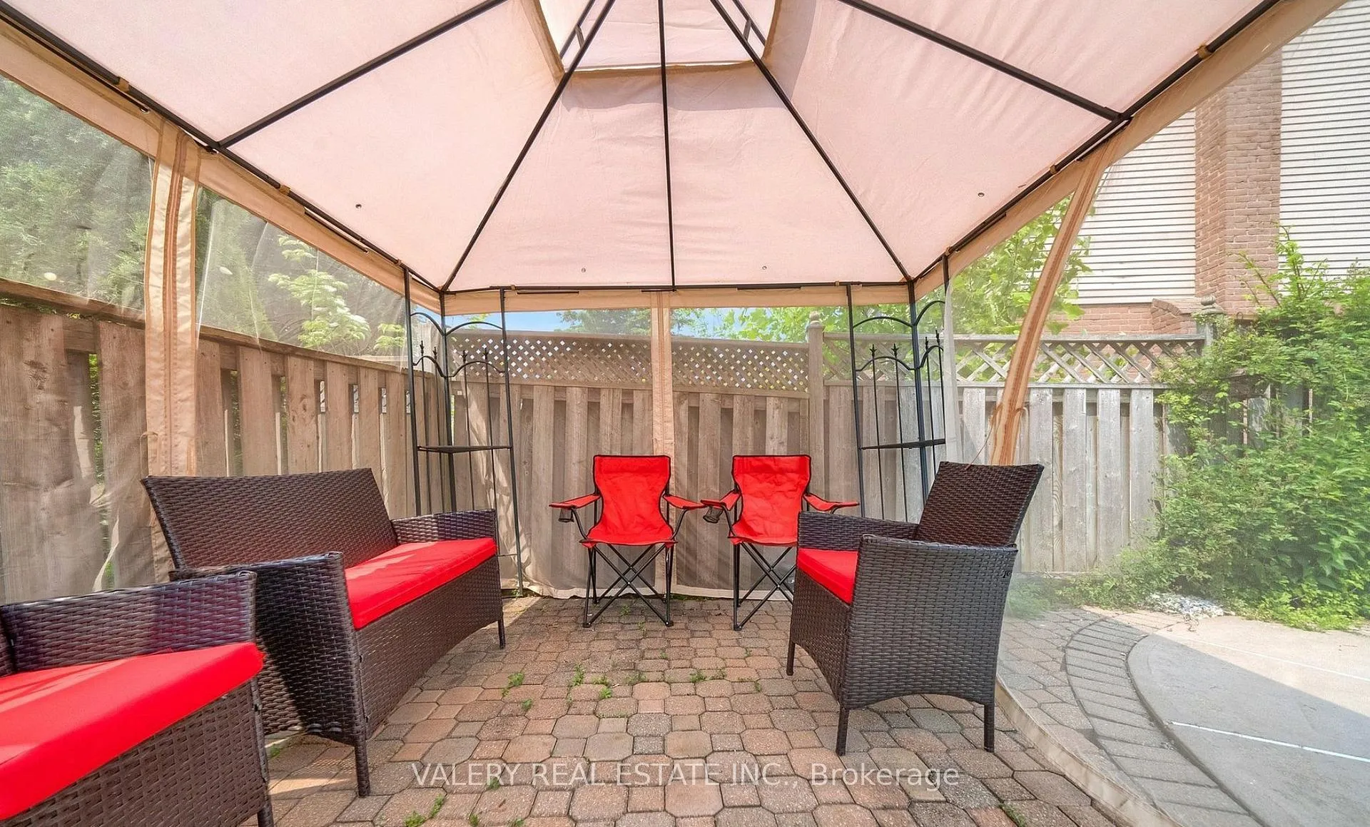 Photo 29 of 848 Attersley Dr, Oshawa, Pinecrest — HOMEH