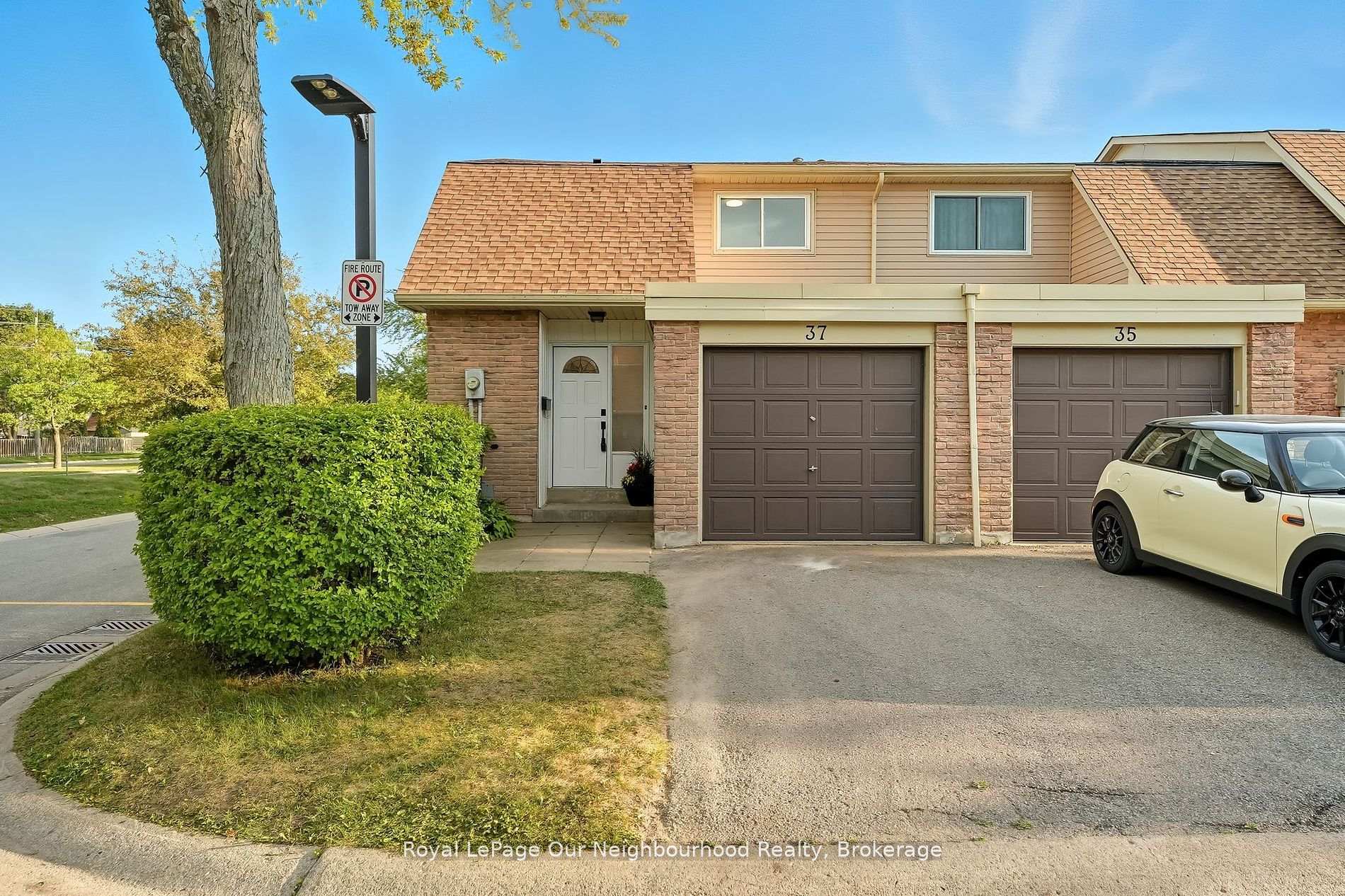 Photo 1 of 37 Robbie Crescent, Ajax, South West — HOMEH