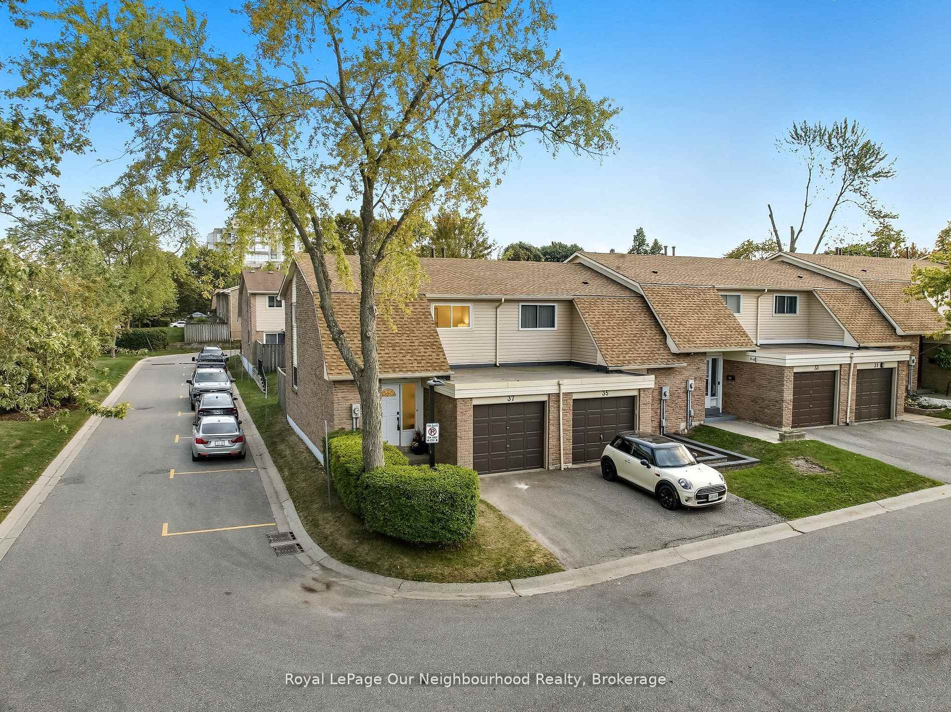 Photo 22 of 37 Robbie Crescent, Ajax, South West — HOMEH