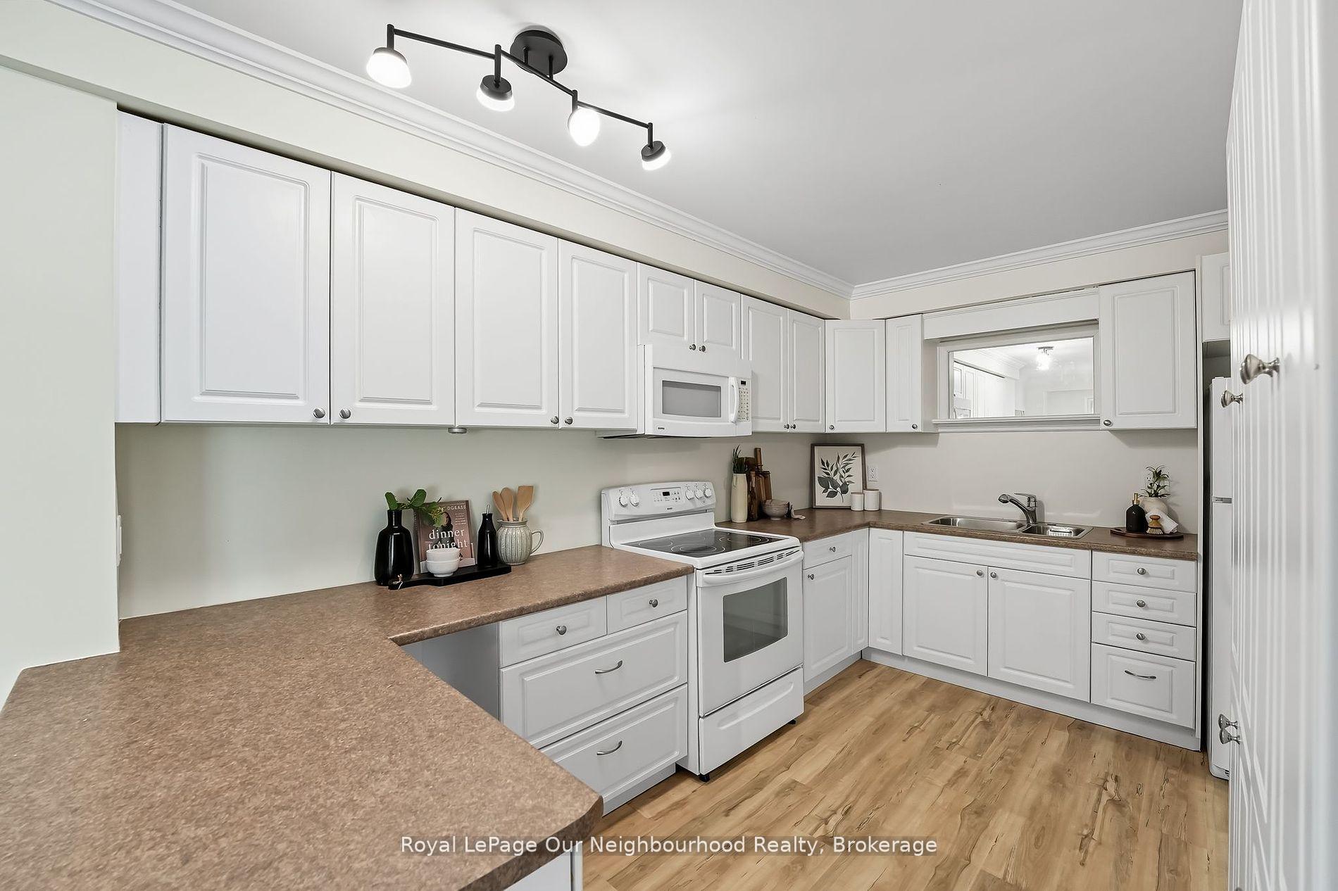 Photo 34 of 37 Robbie Crescent, Ajax, South West — HOMEH