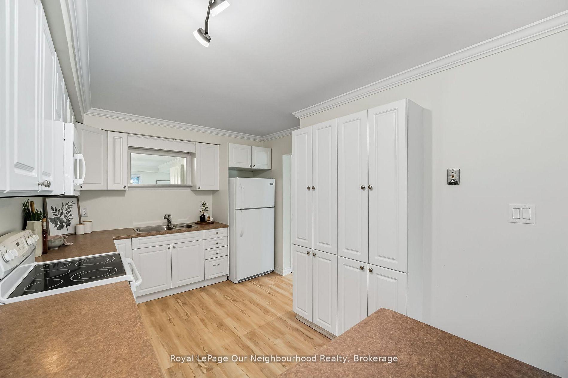 Photo 35 of 37 Robbie Crescent, Ajax, South West — HOMEH