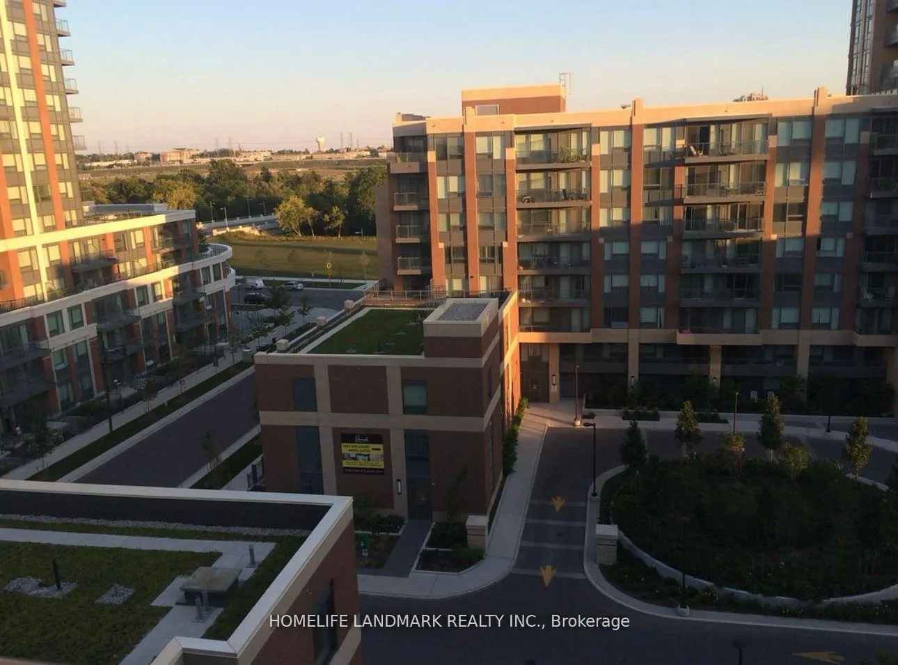 Photo 6 of Unit Rg 23, 28 Uptown Drive, Markham, Unionville — HOMEH