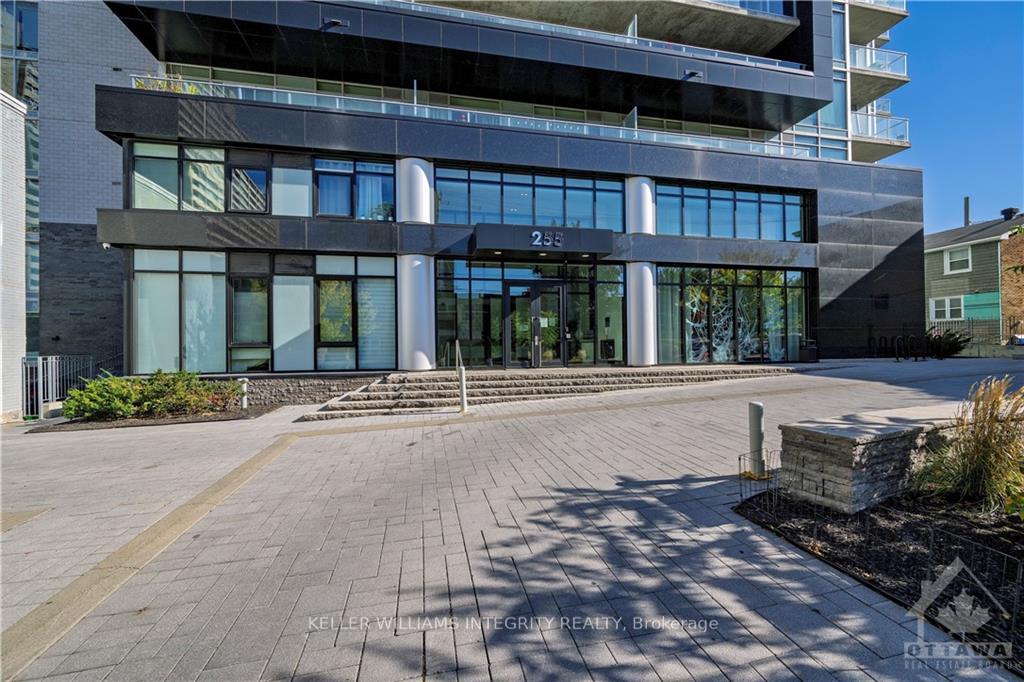 Front of Unit 908, 255 Bay Street