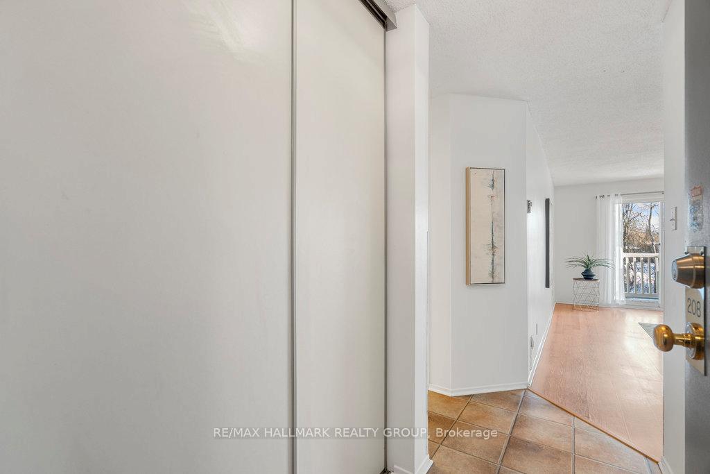 Photo 4 of Unit 208, 1099 Cadboro Road E, Ottawa, Carson Grove — HOMEH