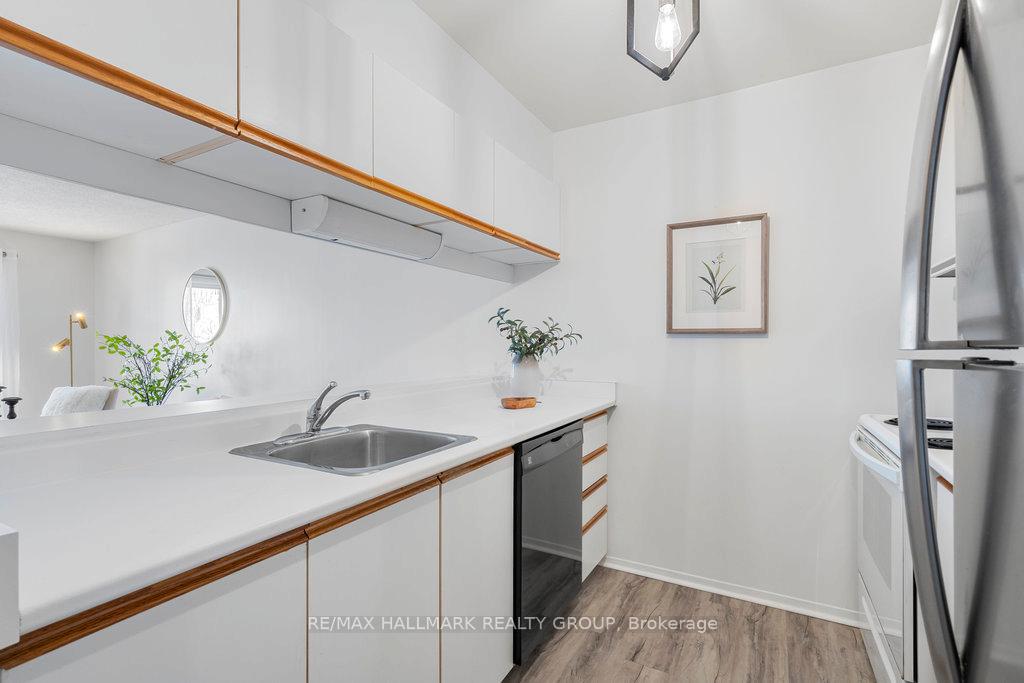 Photo 14 of Unit 208, 1099 Cadboro Road E, Ottawa, Carson Grove — HOMEH
