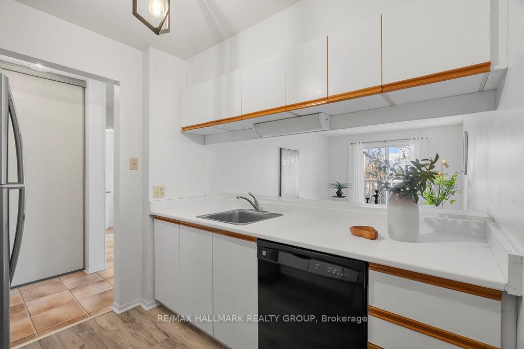 Photo 15 of Unit 208, 1099 Cadboro Road E, Ottawa, Carson Grove — HOMEH