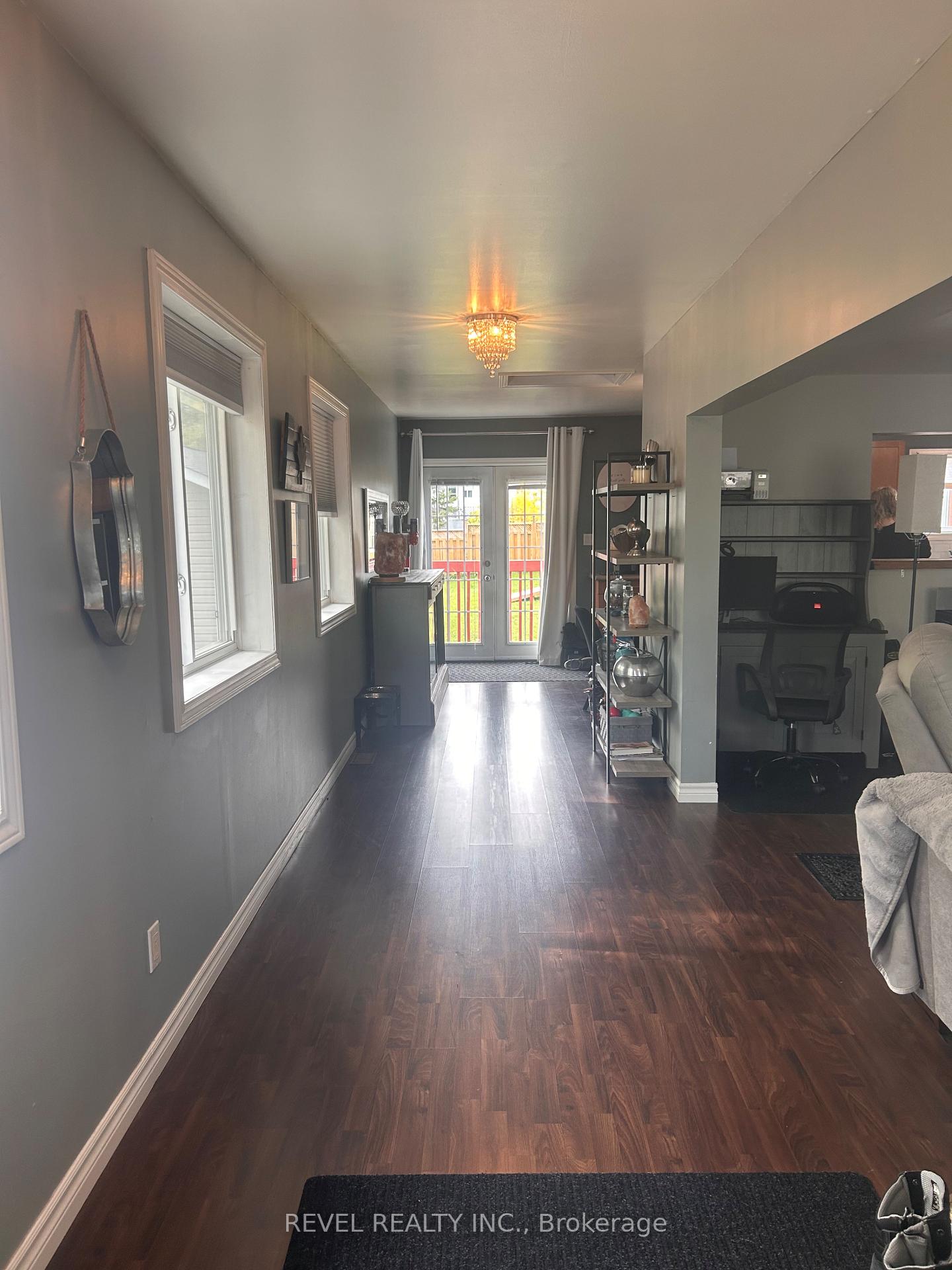 Photo 4 of 303 Fourth Avenue, Cochrane — HOMEH