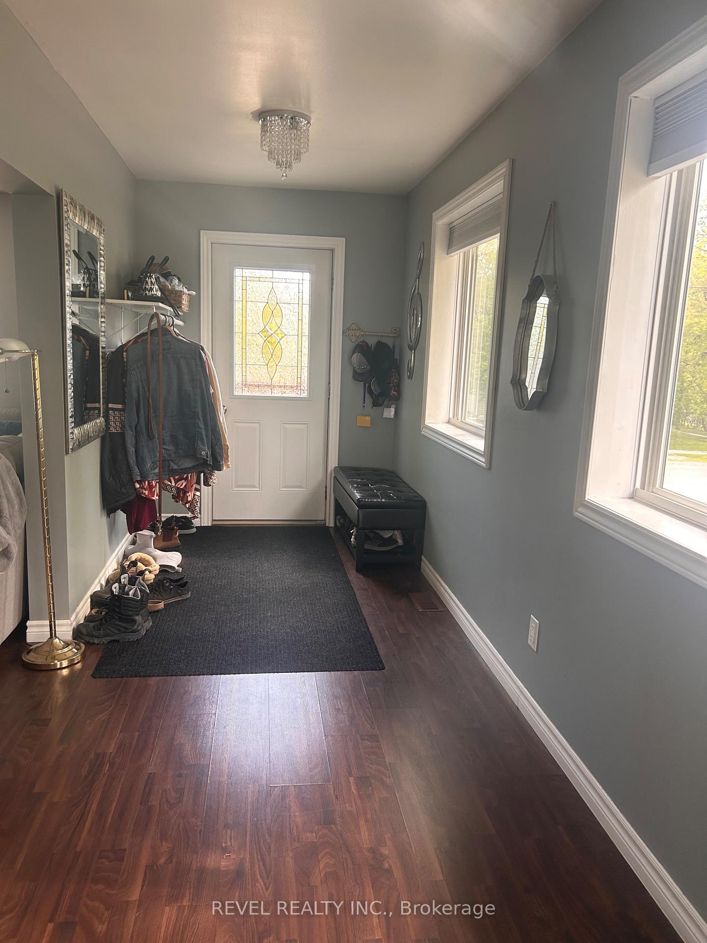Photo 8 of 303 Fourth Avenue, Cochrane — HOMEH