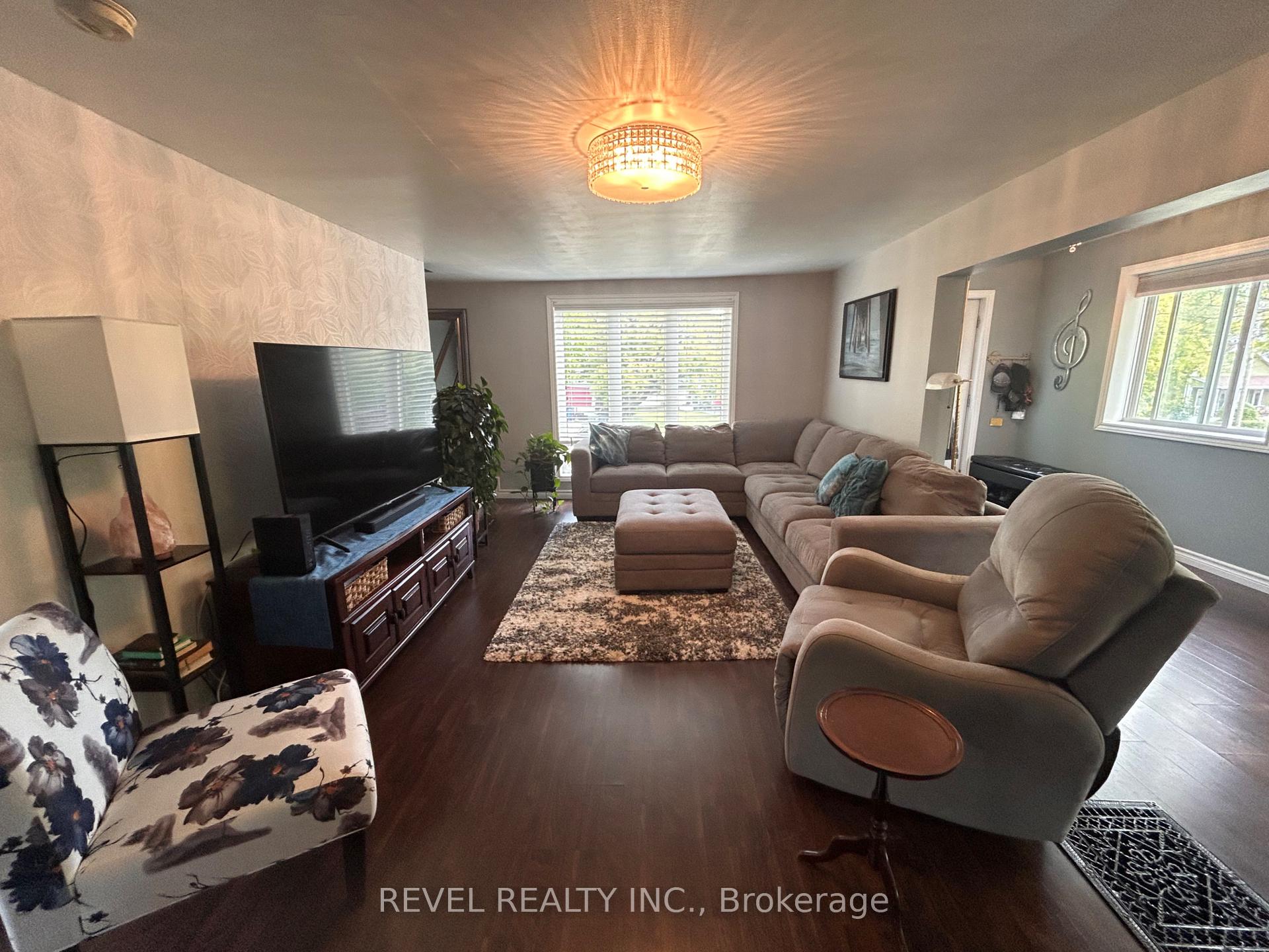 Photo 16 of 303 Fourth Avenue, Cochrane — HOMEH