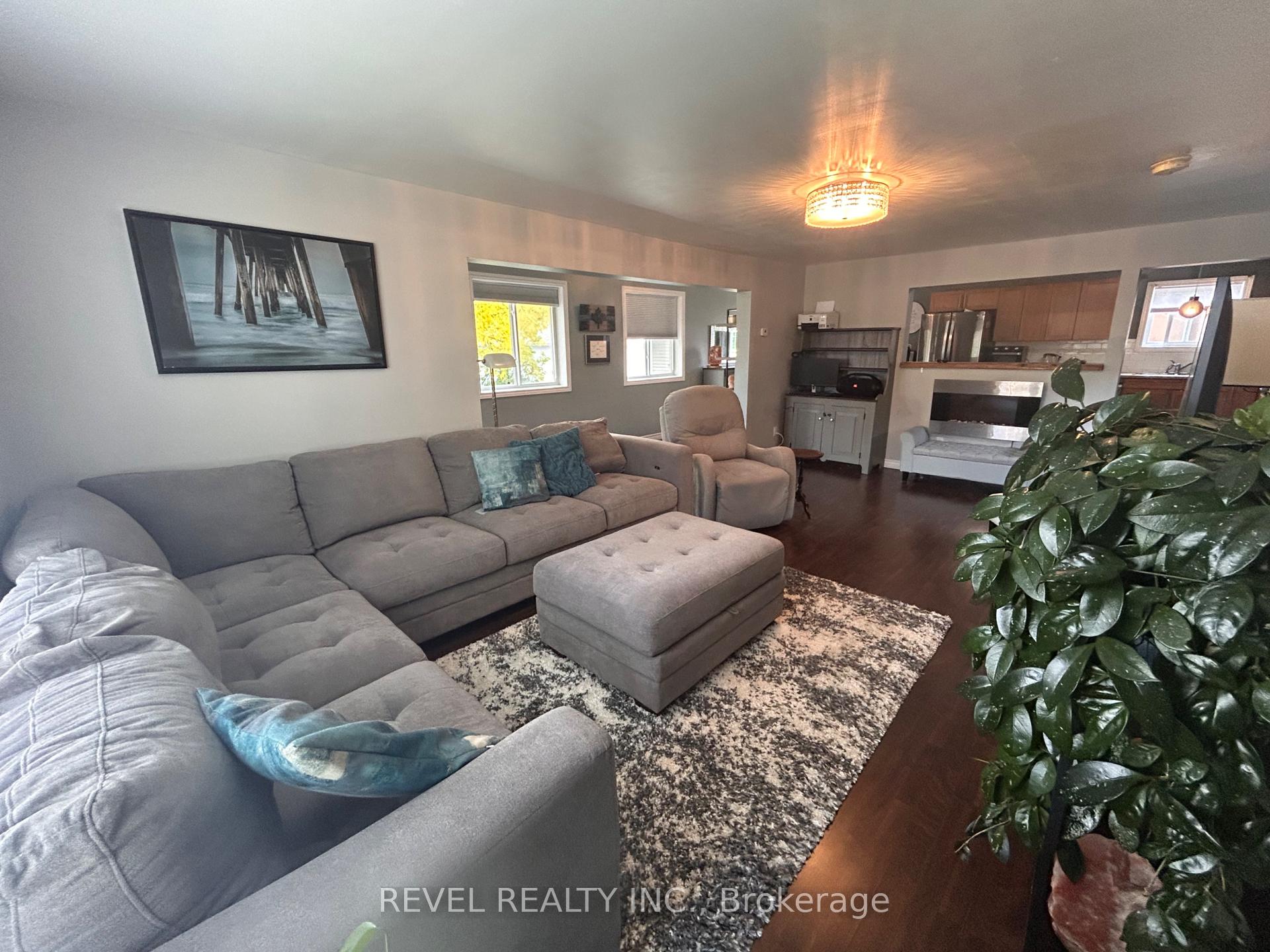 Photo 7 of 303 Fourth Avenue, Cochrane — HOMEH